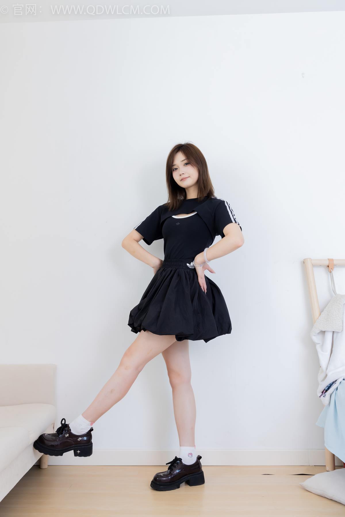 图片[50]-物恋传媒 NO.2392 橙子-皮鞋、白棉袜、裸足[106P] – 速更版-美库