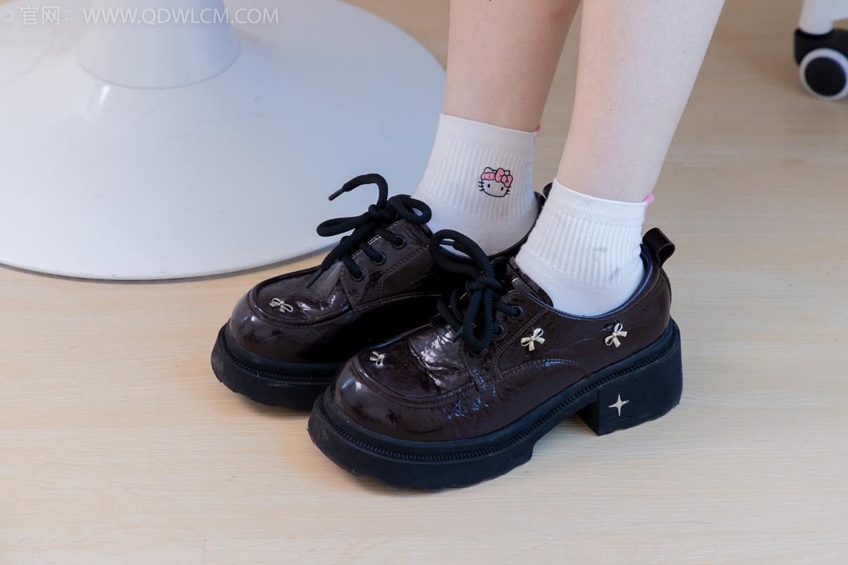 图片[64]-物恋传媒 NO.2392 橙子-皮鞋、白棉袜、裸足[106P] – 速更版-美库