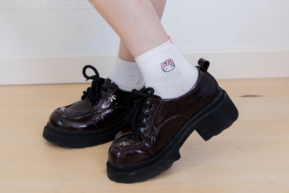 图片[71]-物恋传媒 NO.2392 橙子-皮鞋、白棉袜、裸足[106P] – 速更版-美库