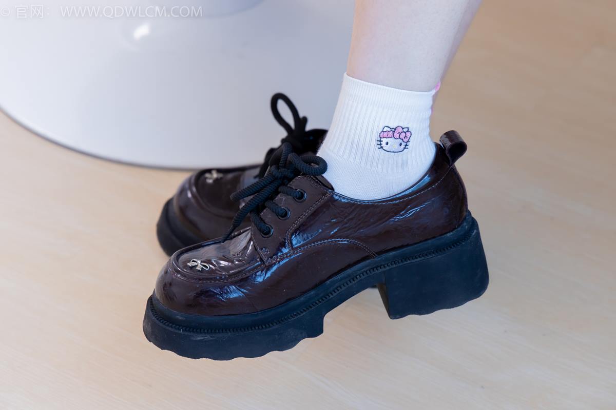 图片[75]-物恋传媒 NO.2392 橙子-皮鞋、白棉袜、裸足[106P] – 速更版-美库