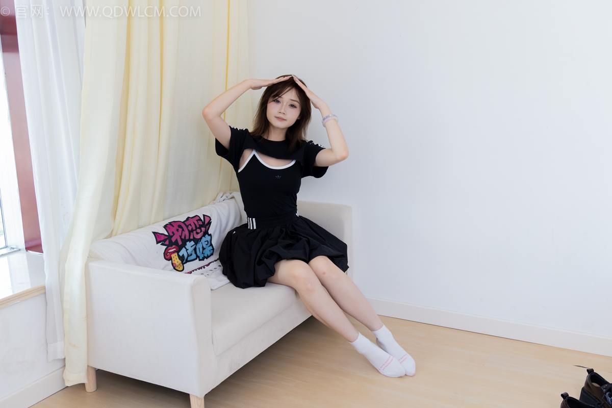 图片[81]-物恋传媒 NO.2392 橙子-皮鞋、白棉袜、裸足[106P] – 速更版-美库