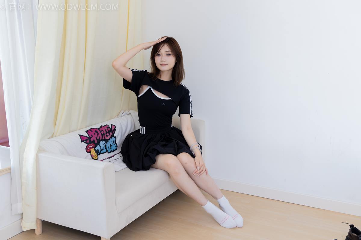 图片[83]-物恋传媒 NO.2392 橙子-皮鞋、白棉袜、裸足[106P] – 速更版-美库