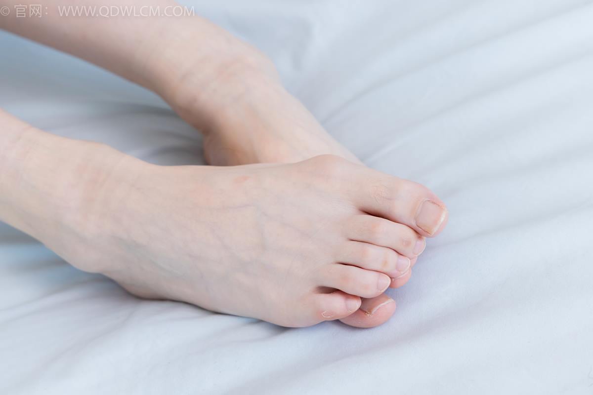 图片[97]-物恋传媒 NO.2392 橙子-皮鞋、白棉袜、裸足[106P] – 速更版-美库