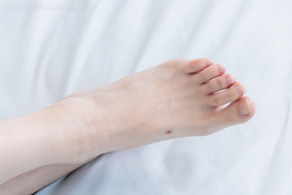 图片[99]-物恋传媒 NO.2392 橙子-皮鞋、白棉袜、裸足[106P] – 速更版-美库