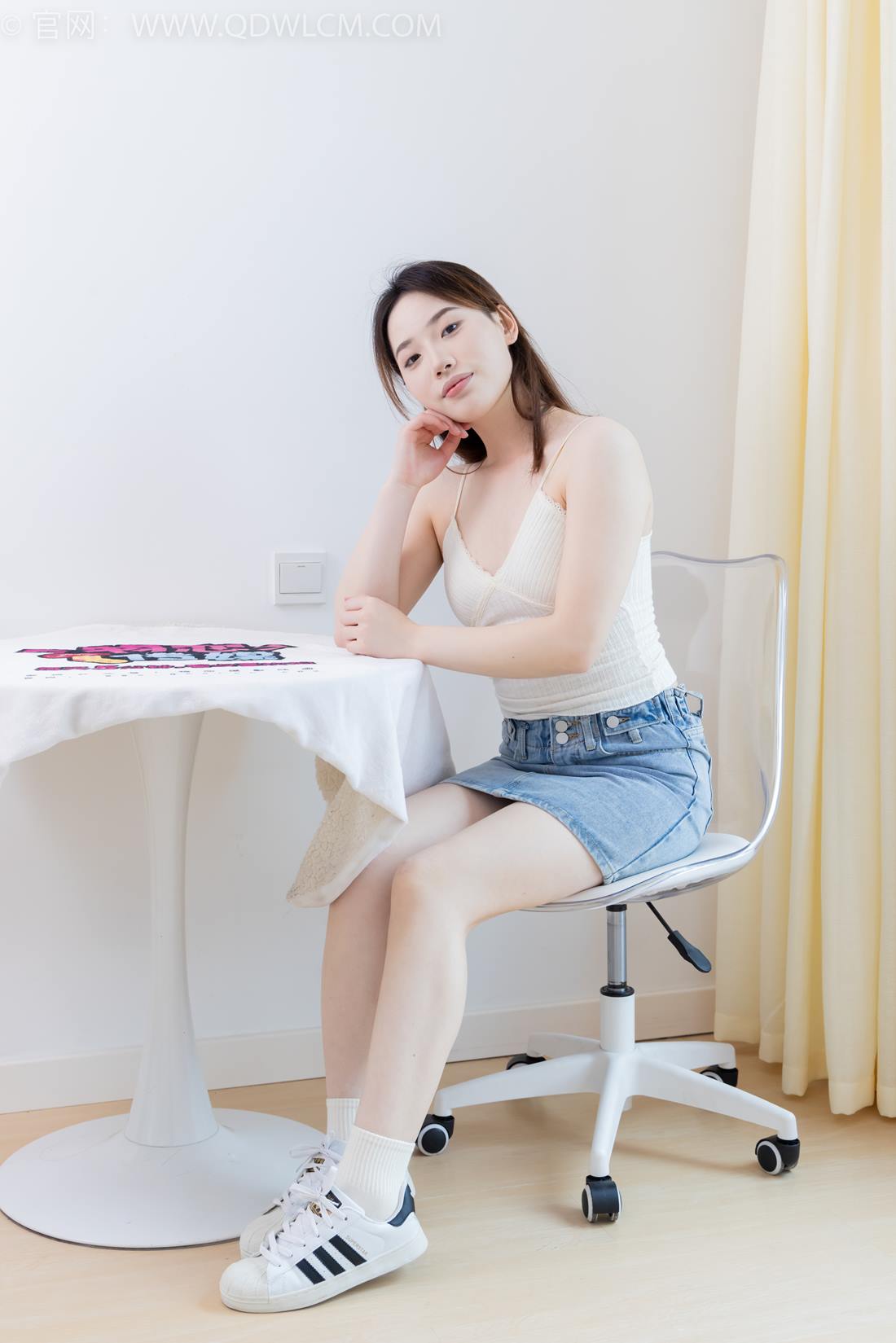 图片[23]-物恋传媒 NO.2395 荔枝-板鞋、白棉袜、裸足[110P] – 速更版-美库