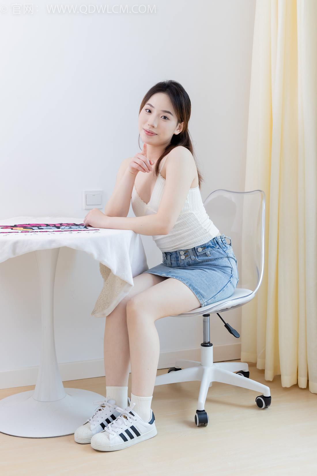 图片[24]-物恋传媒 NO.2395 荔枝-板鞋、白棉袜、裸足[110P] – 速更版-美库