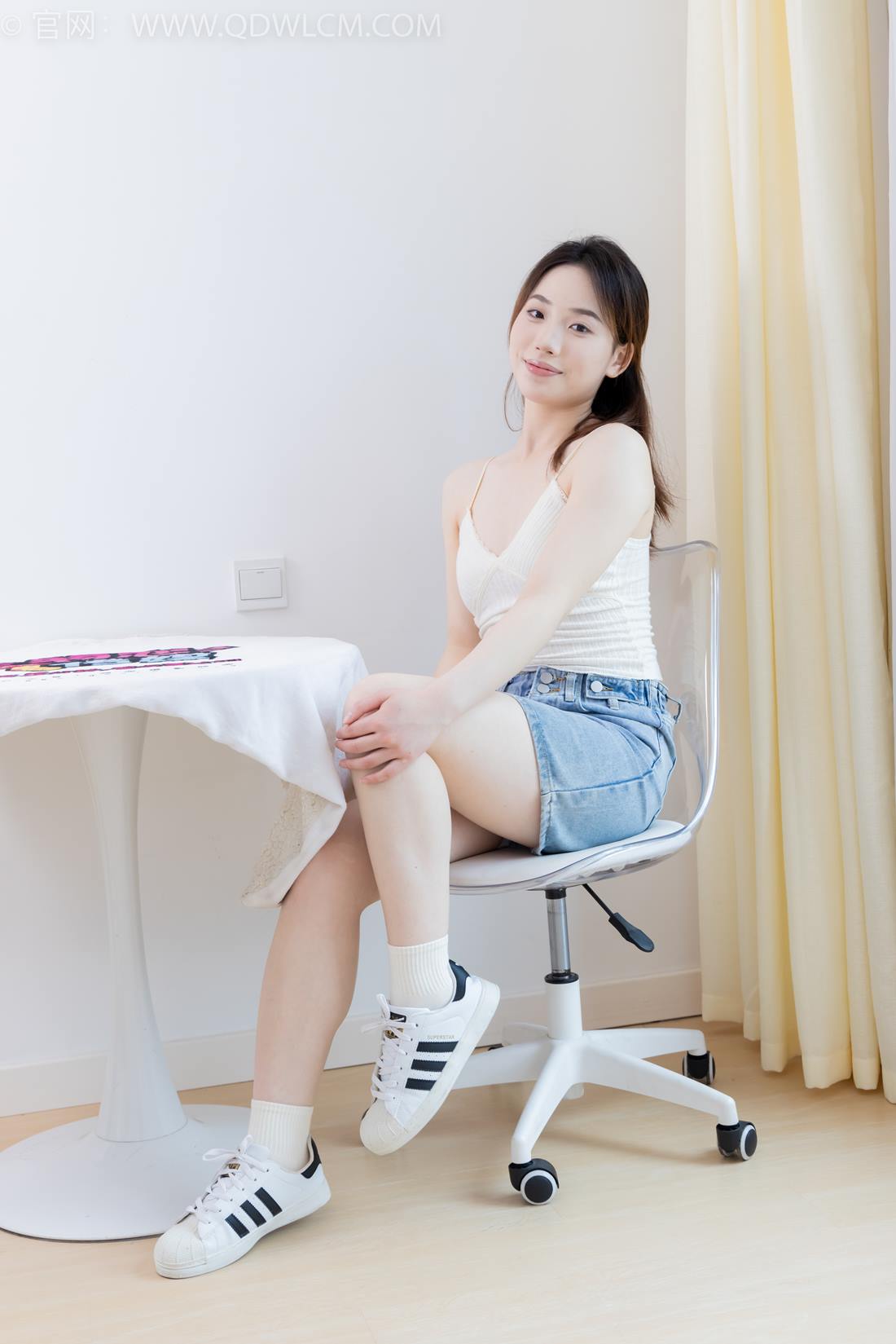 图片[25]-物恋传媒 NO.2395 荔枝-板鞋、白棉袜、裸足[110P] – 速更版-美库