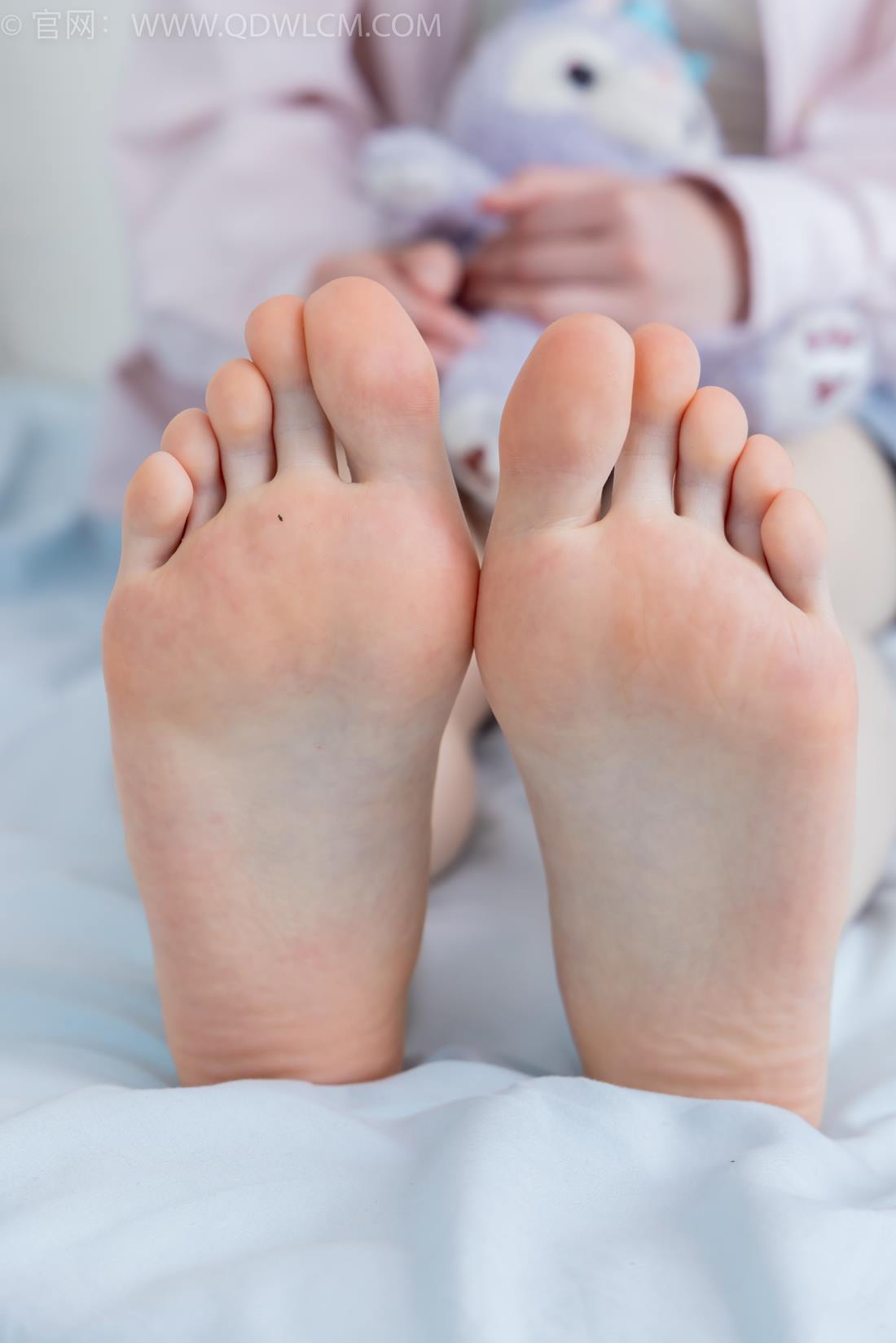 图片[95]-物恋传媒 NO.2395 荔枝-板鞋、白棉袜、裸足[110P] – 速更版-美库