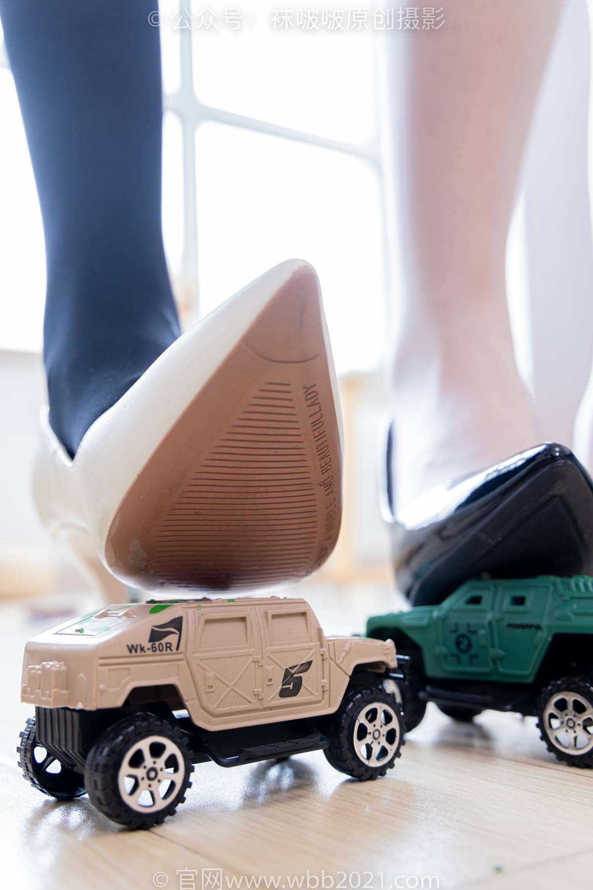 图片[73]-[BoBoSocks袜啵啵]NO.576 小甜豆甜甜圈-高跟鞋、厚黑丝、油亮薄白丝、裸足[161P] – 速更版-美库