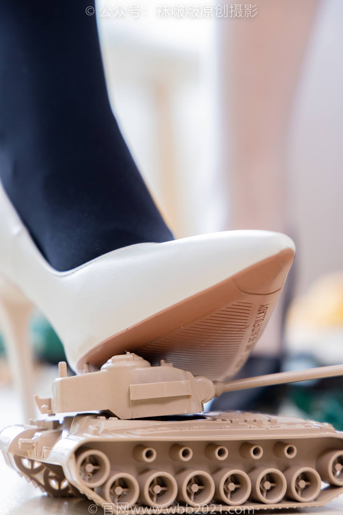 图片[105]-[BoBoSocks袜啵啵]NO.576 小甜豆甜甜圈-高跟鞋、厚黑丝、油亮薄白丝、裸足[161P] – 速更版-美库