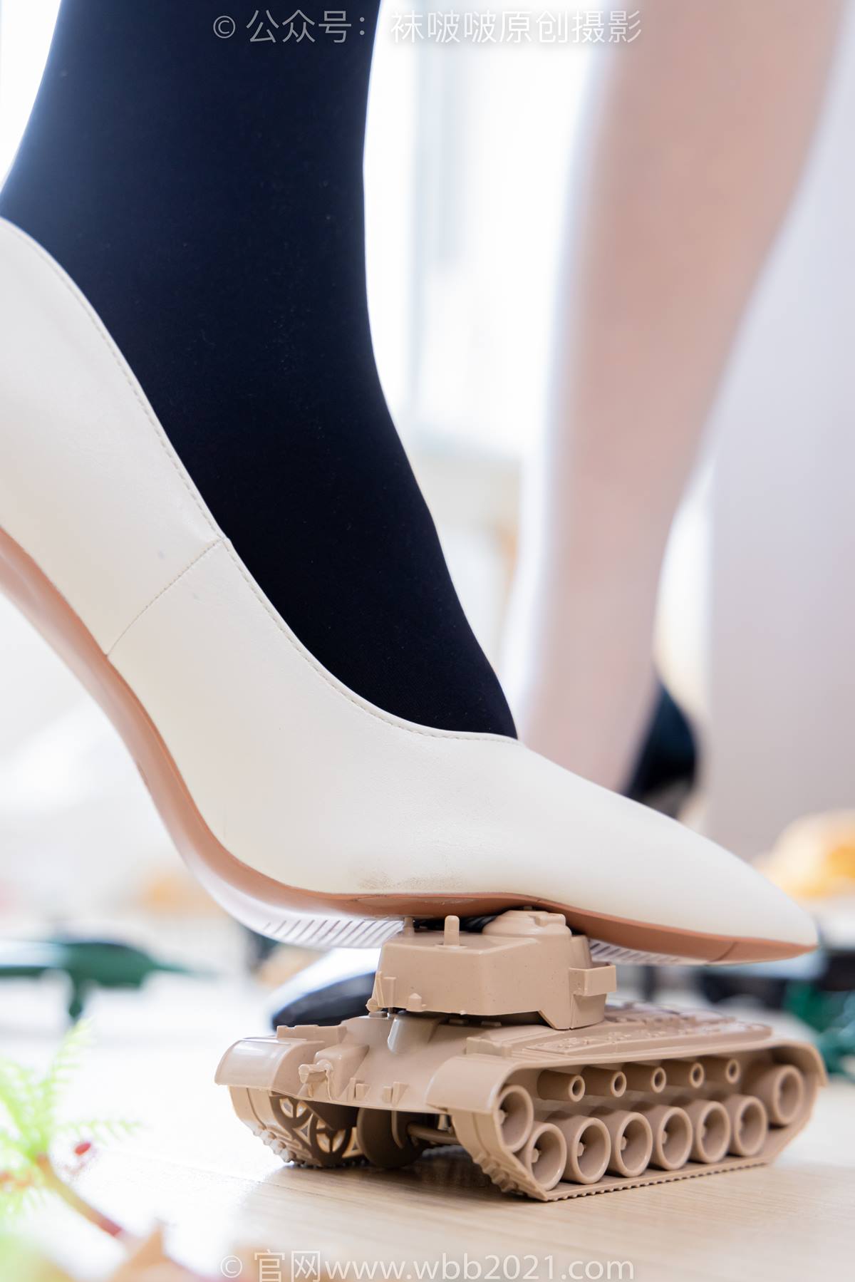 图片[124]-[BoBoSocks袜啵啵]NO.576 小甜豆甜甜圈-高跟鞋、厚黑丝、油亮薄白丝、裸足[161P] – 速更版-美库