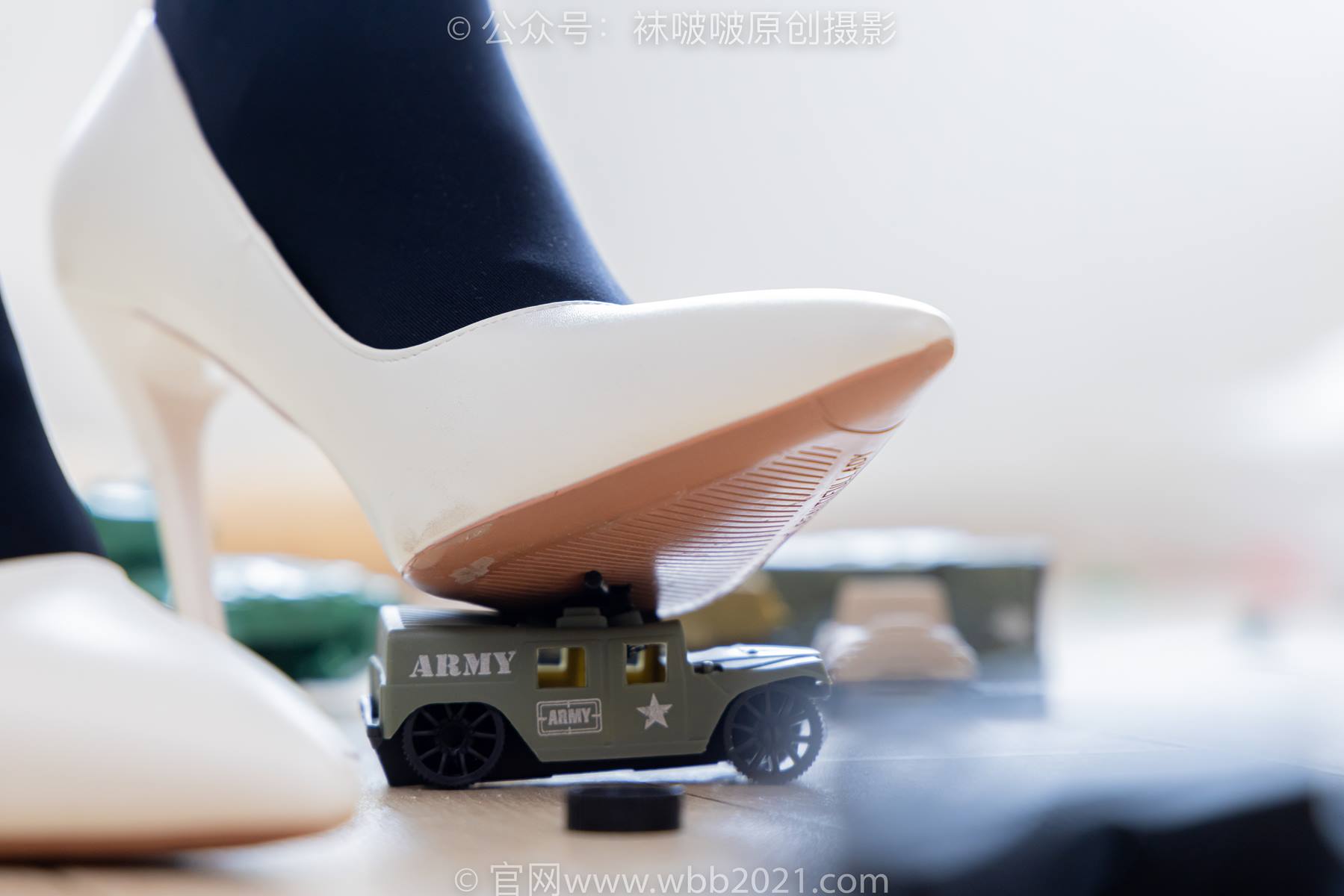 图片[141]-[BoBoSocks袜啵啵]NO.576 小甜豆甜甜圈-高跟鞋、厚黑丝、油亮薄白丝、裸足[161P] – 速更版-美库