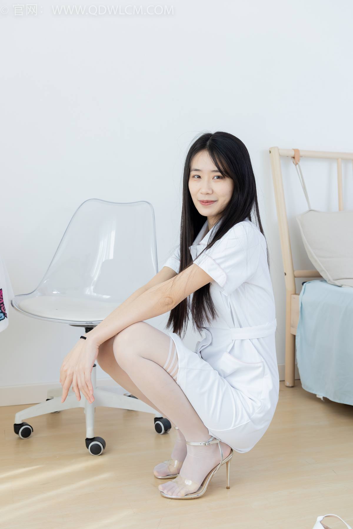 图片[35]-物恋传媒 NO.2401 菜菜-三双高跟鞋、大腿袜、护士服[129P] – 速更版-美库