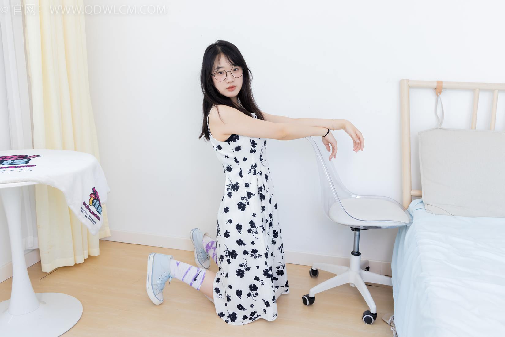 图片[111]-物恋传媒 NO.2403 小椿-帆布鞋、白紫棉袜、裸足[120P] – 速更版-美库