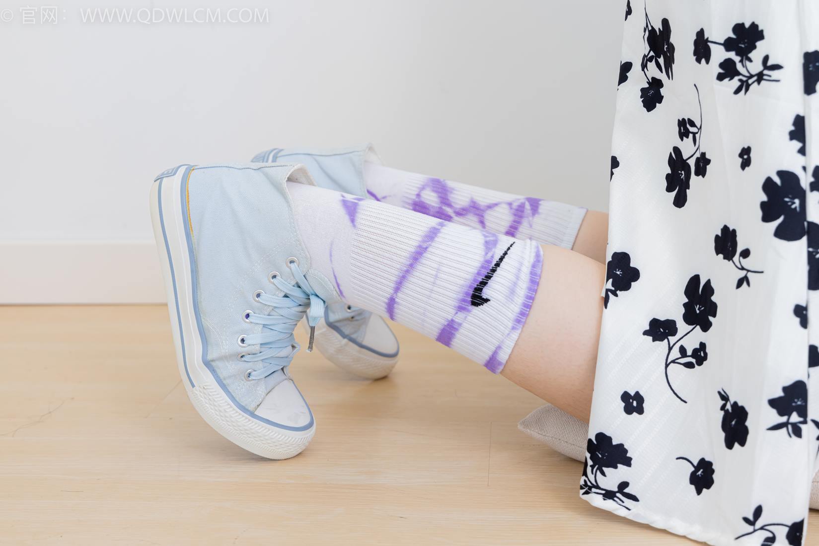 图片[115]-物恋传媒 NO.2403 小椿-帆布鞋、白紫棉袜、裸足[120P] – 速更版-美库