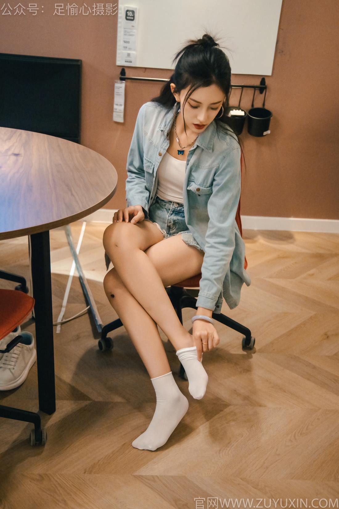 图片[10]-足愉心 NO.001 可乐（搭配：白T、牛仔短裤、板鞋、白棉袜、裸足）[96P] – 速更版-美库