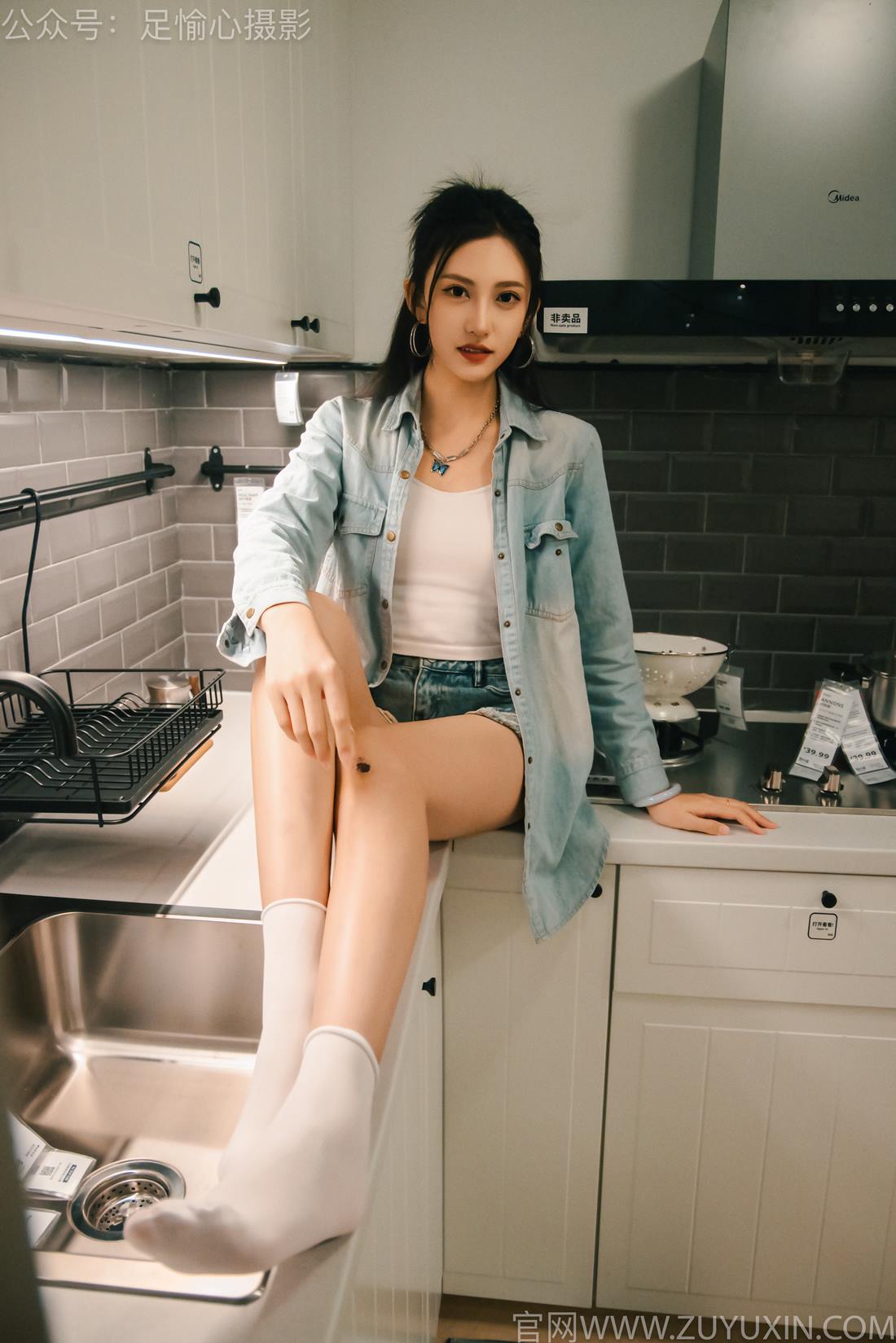 图片[15]-足愉心 NO.001 可乐（搭配：白T、牛仔短裤、板鞋、白棉袜、裸足）[96P] – 速更版-美库