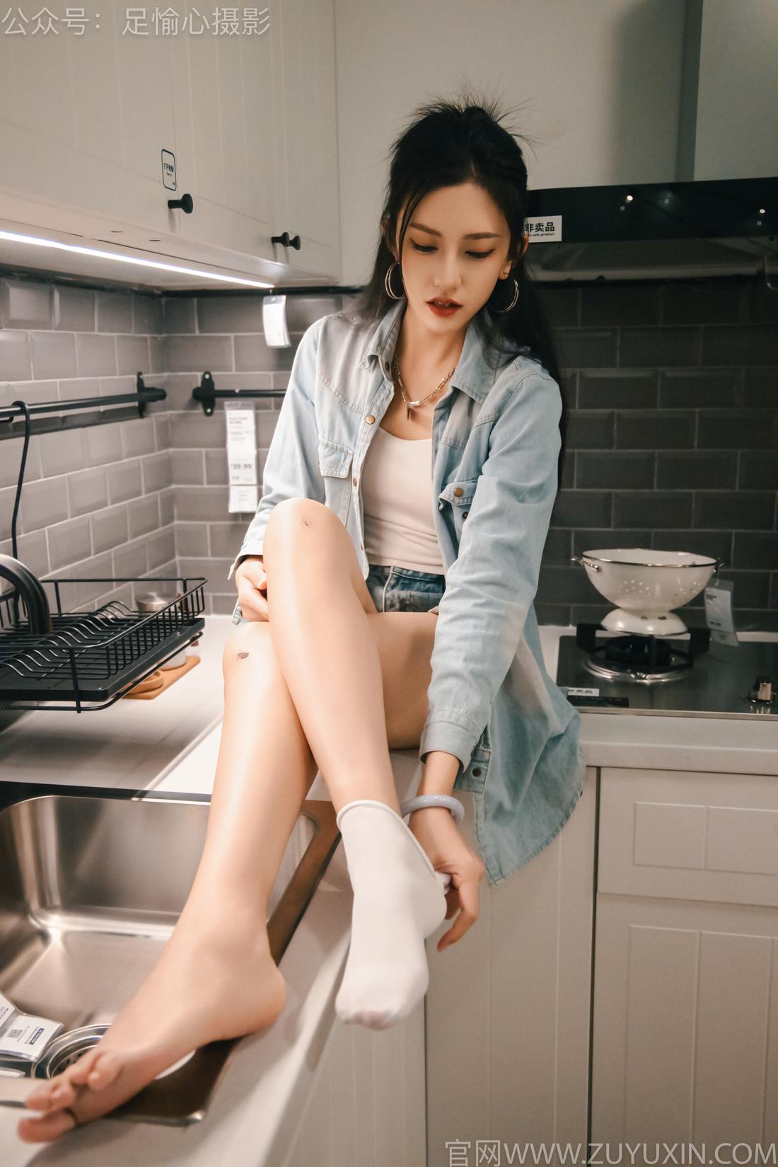 图片[19]-足愉心 NO.001 可乐（搭配：白T、牛仔短裤、板鞋、白棉袜、裸足）[96P] – 速更版-美库