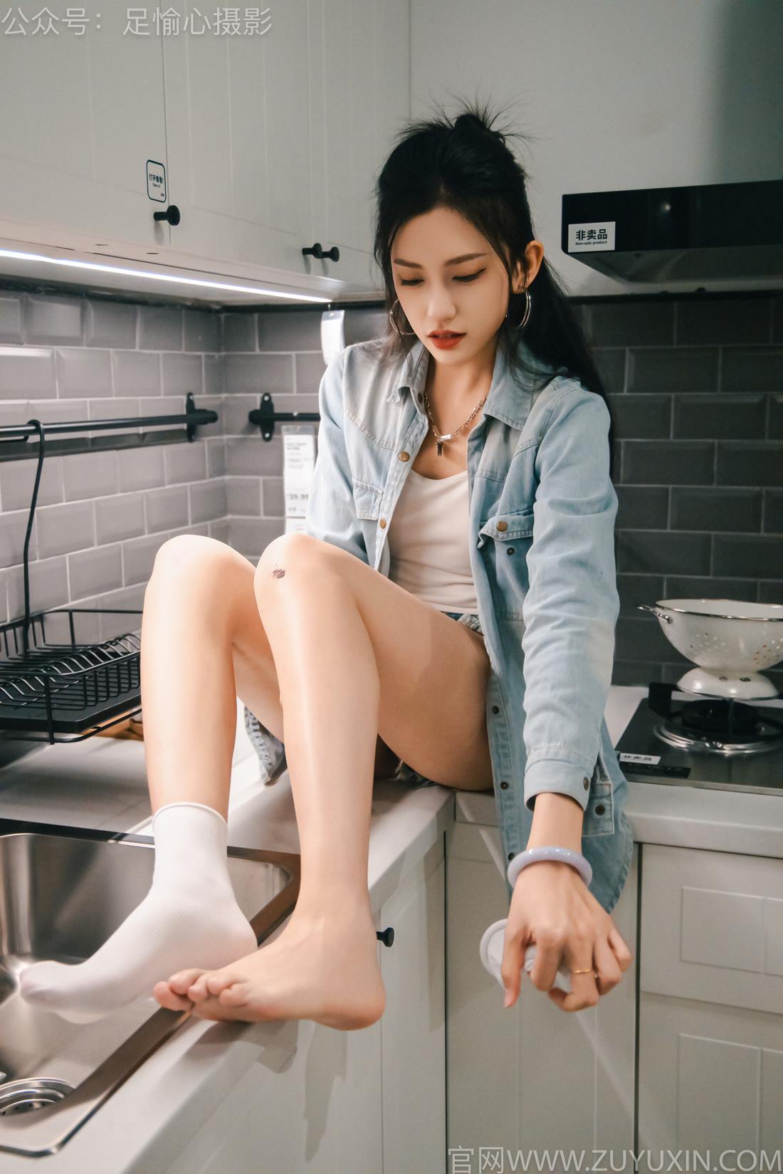 图片[23]-足愉心 NO.001 可乐（搭配：白T、牛仔短裤、板鞋、白棉袜、裸足）[96P] – 速更版-美库