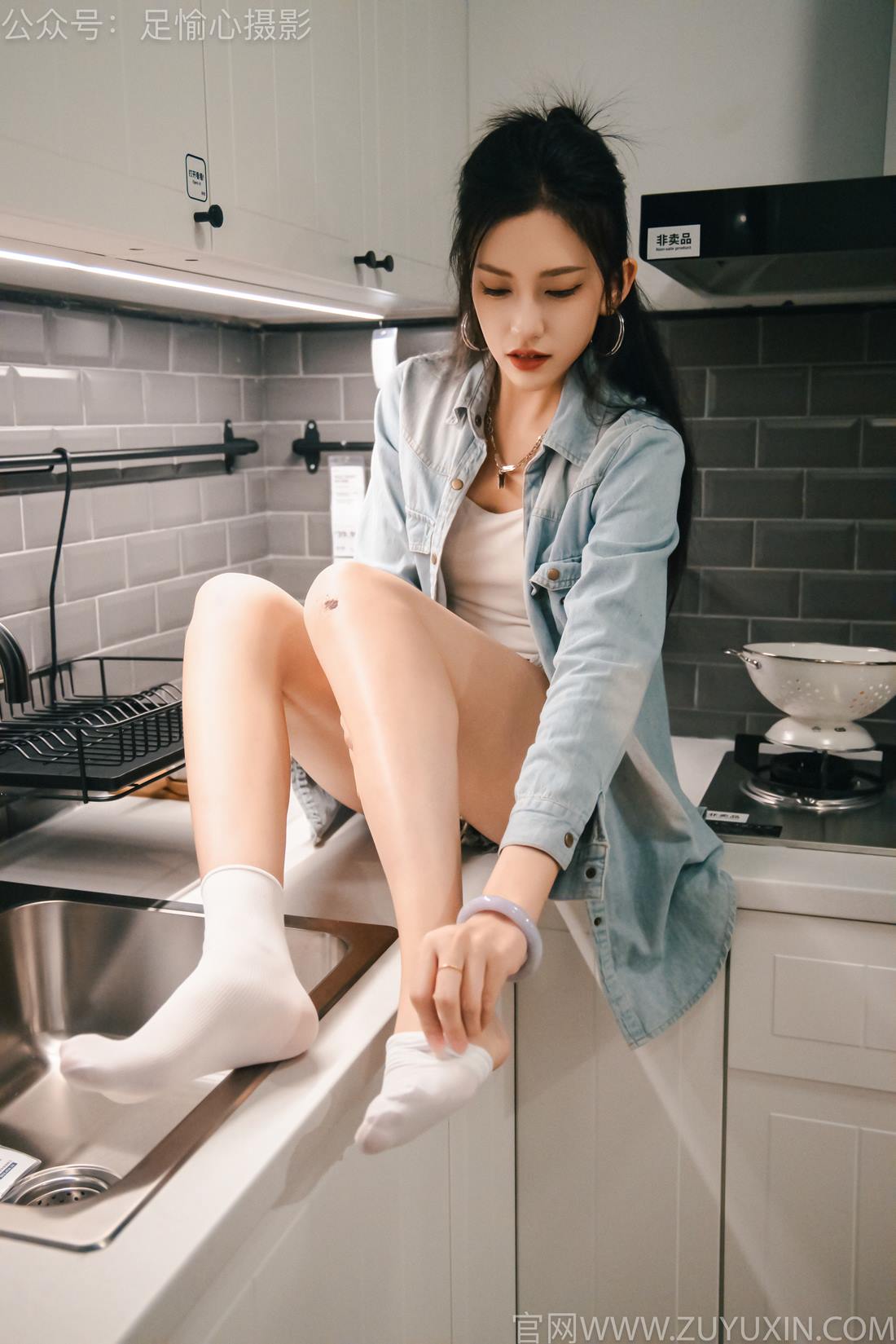 图片[26]-足愉心 NO.001 可乐（搭配：白T、牛仔短裤、板鞋、白棉袜、裸足）[96P] – 速更版-美库
