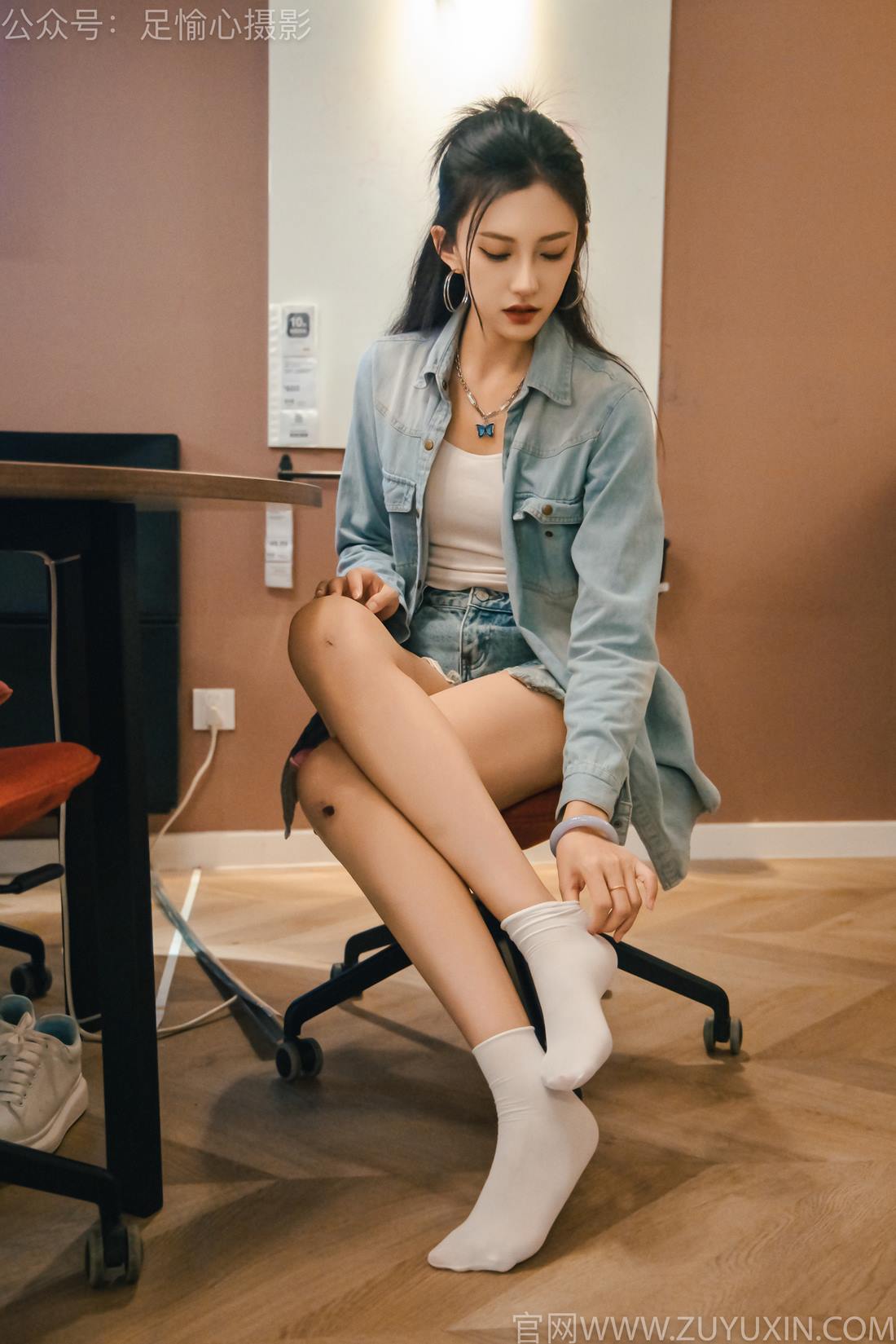 图片[31]-足愉心 NO.001 可乐（搭配：白T、牛仔短裤、板鞋、白棉袜、裸足）[96P] – 速更版-美库