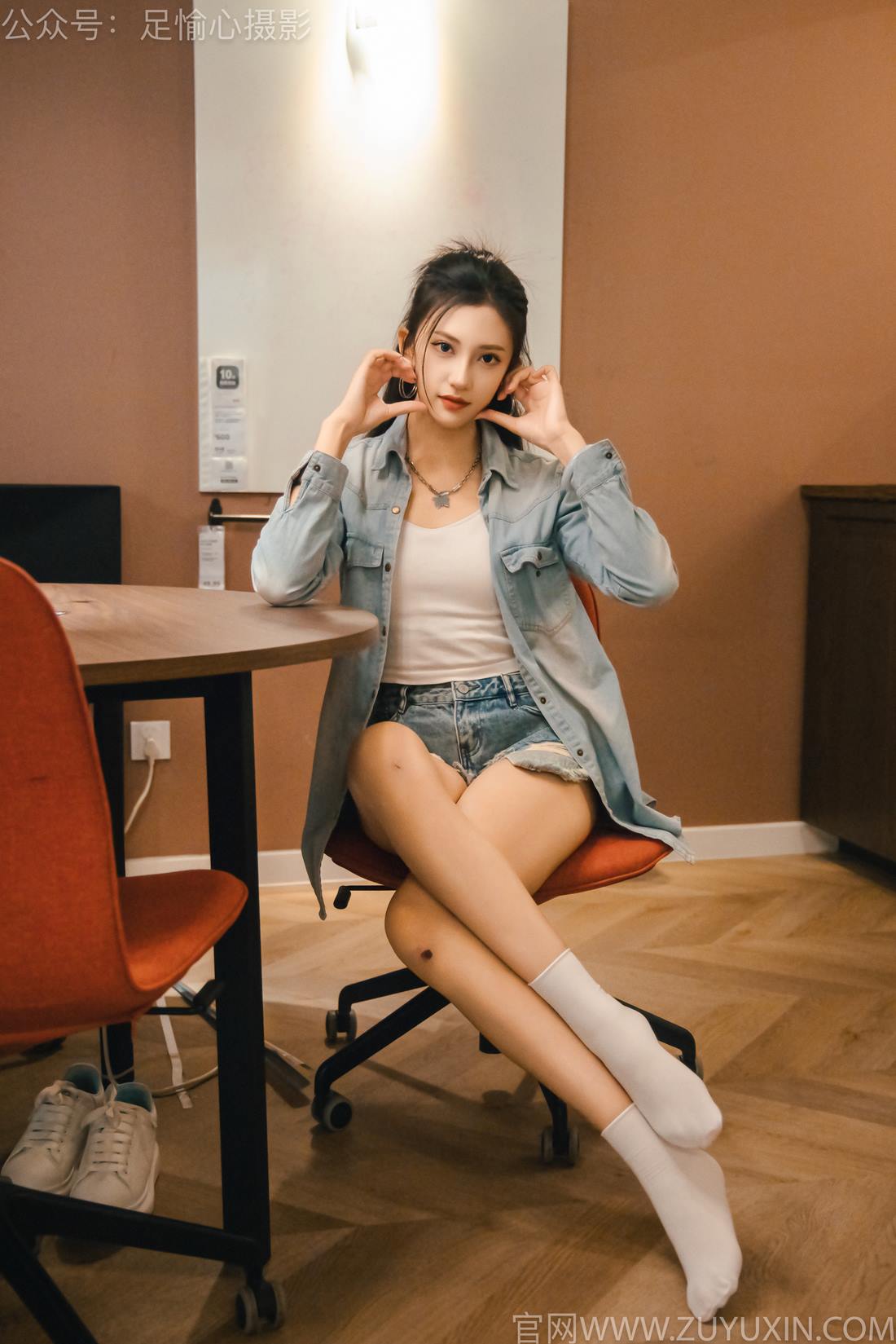 图片[36]-足愉心 NO.001 可乐（搭配：白T、牛仔短裤、板鞋、白棉袜、裸足）[96P] – 速更版-美库