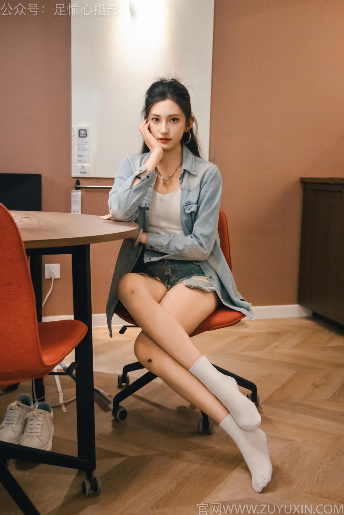 图片[40]-足愉心 NO.001 可乐（搭配：白T、牛仔短裤、板鞋、白棉袜、裸足）[96P] – 速更版-美库