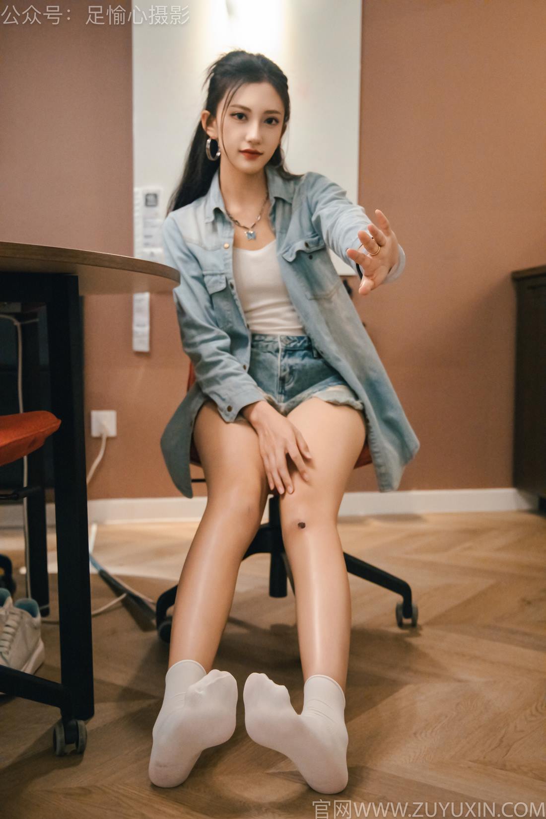 图片[57]-足愉心 NO.001 可乐（搭配：白T、牛仔短裤、板鞋、白棉袜、裸足）[96P] – 速更版-美库