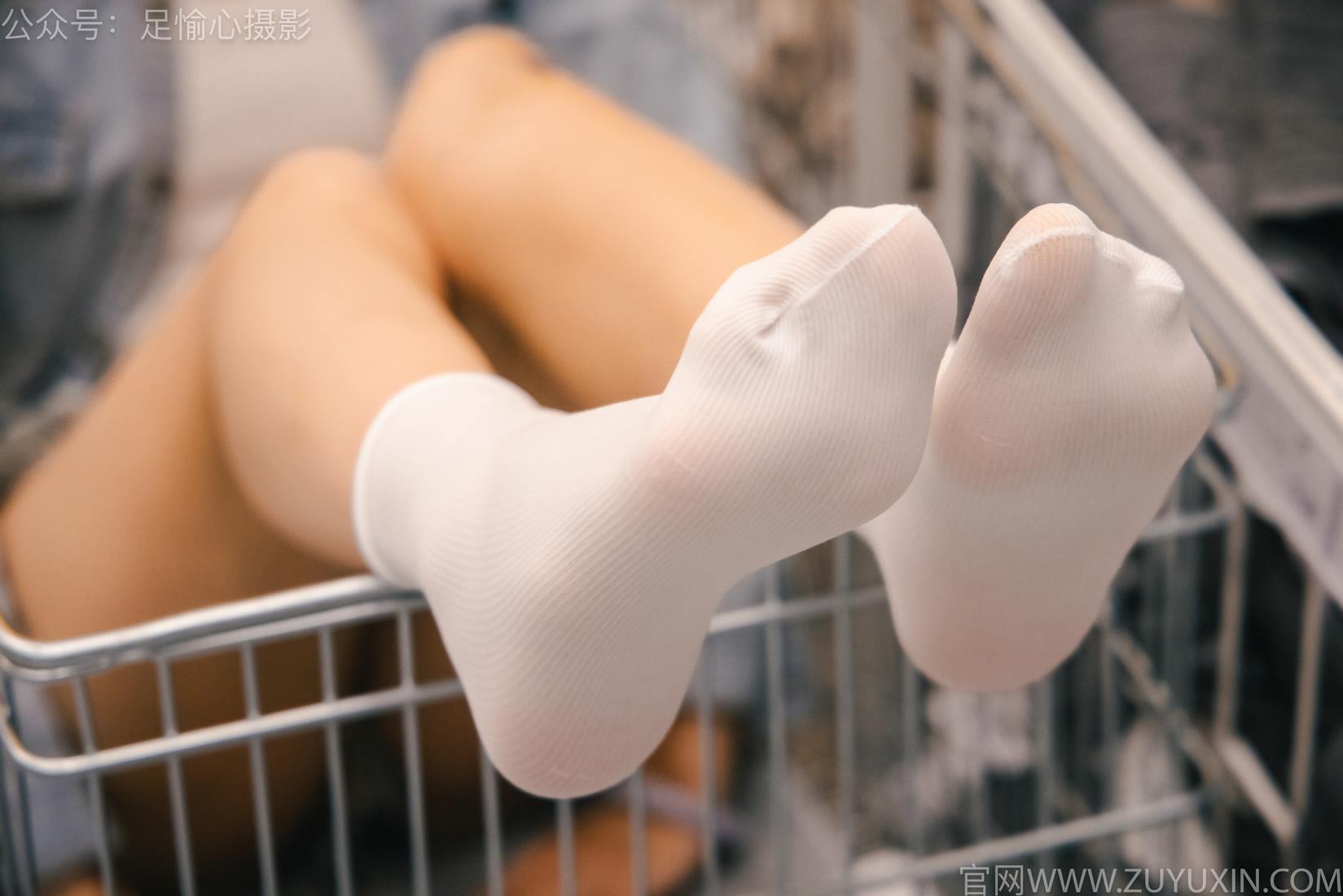 图片[73]-足愉心 NO.001 可乐（搭配：白T、牛仔短裤、板鞋、白棉袜、裸足）[96P] – 速更版-美库