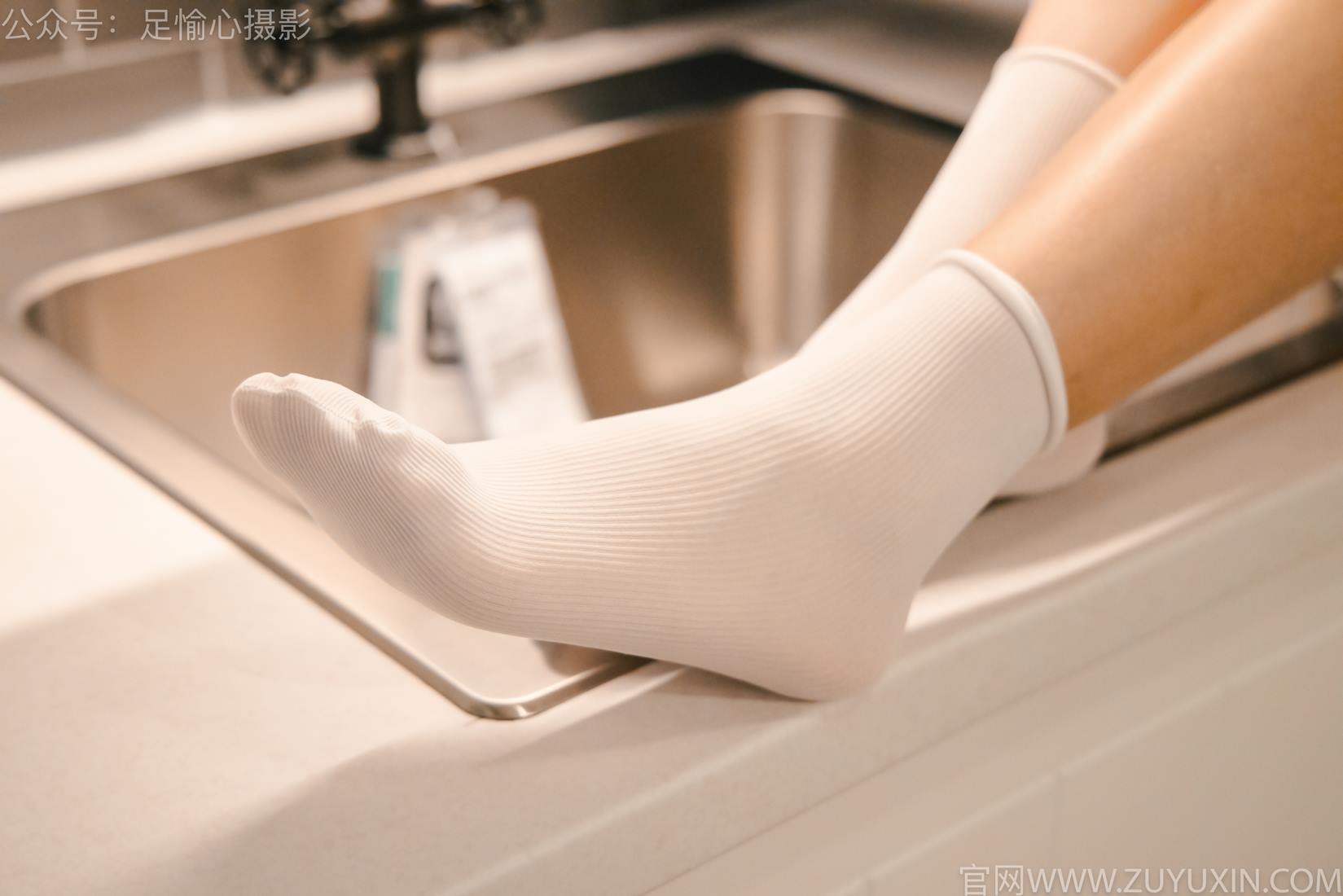 图片[81]-足愉心 NO.001 可乐（搭配：白T、牛仔短裤、板鞋、白棉袜、裸足）[96P] – 速更版-美库