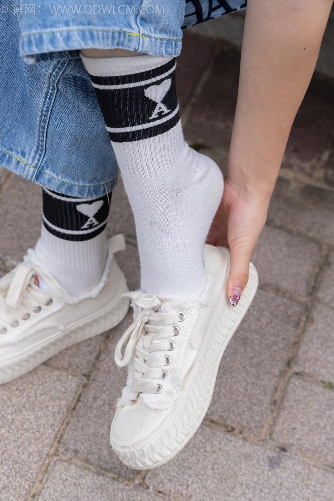 图片[74]-物恋传媒 NO.2407 奶糖-帆布鞋、自然穿脏白棉袜、裸足[116P] – 速更版-美库