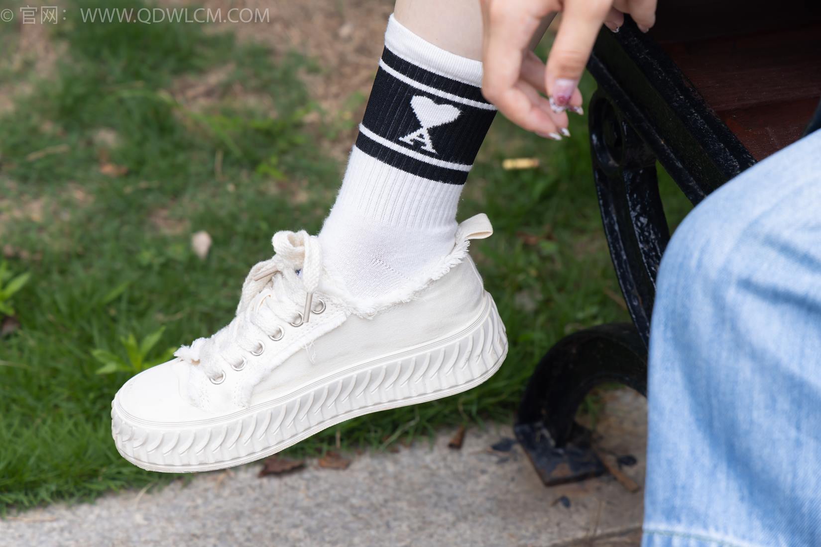 图片[95]-物恋传媒 NO.2407 奶糖-帆布鞋、自然穿脏白棉袜、裸足[116P] – 速更版-美库