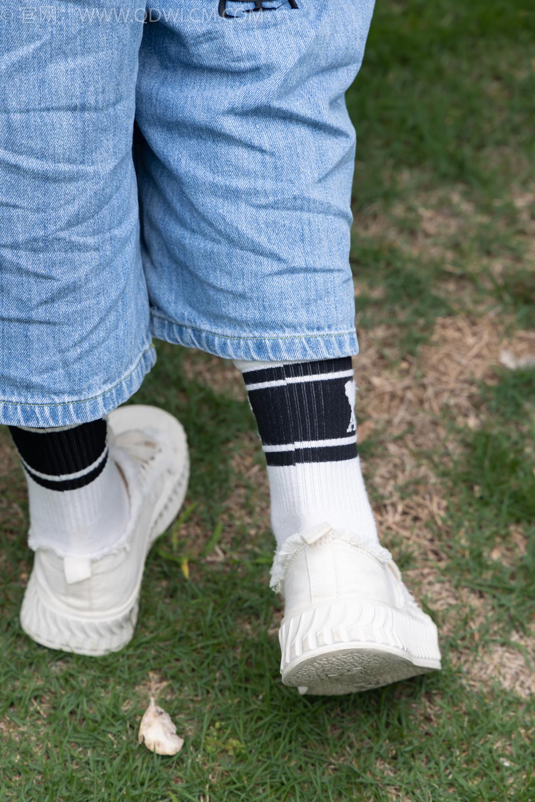 图片[117]-物恋传媒 NO.2407 奶糖-帆布鞋、自然穿脏白棉袜、裸足[116P] – 速更版-美库