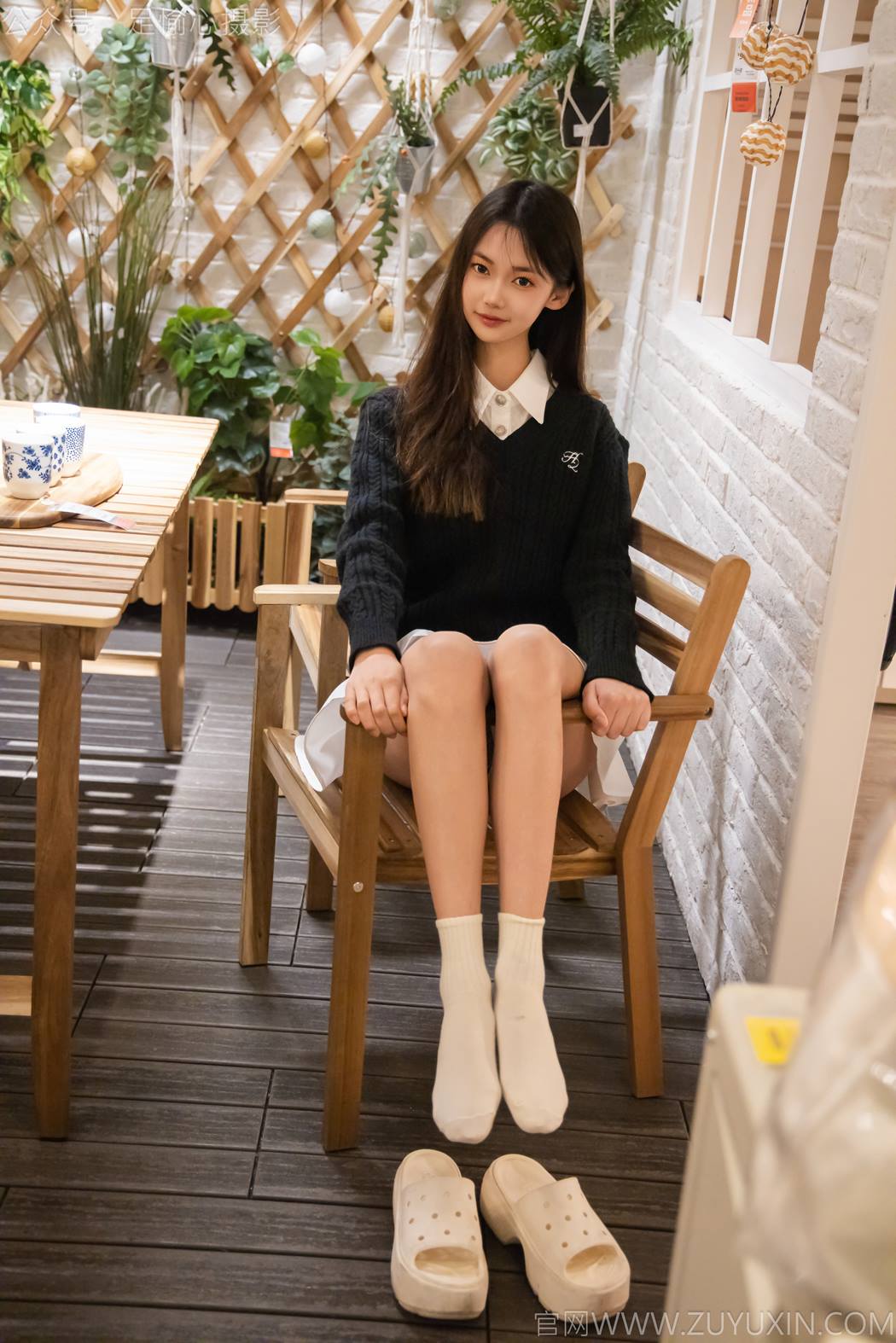 图片[13]-足愉心 NO.013 鹿鹿（搭配：黑色毛衣、白色短裙、洞洞鞋、白色棉袜、裸足）[90P] – 速更版-美库