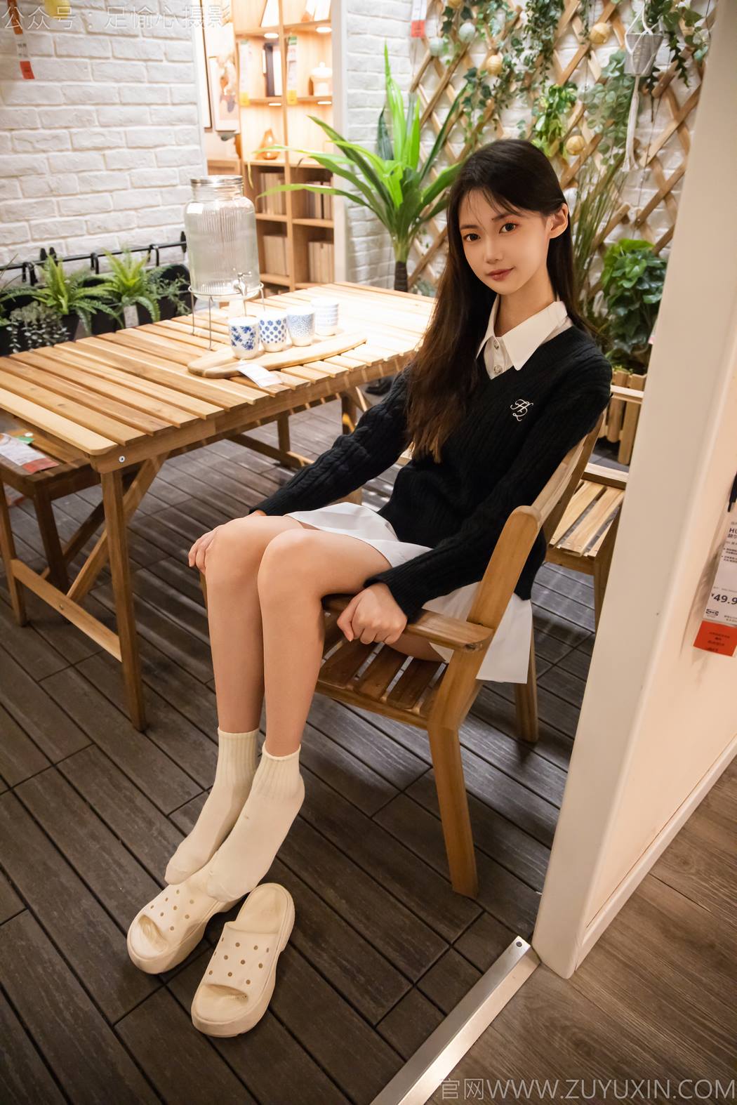 图片[15]-足愉心 NO.013 鹿鹿（搭配：黑色毛衣、白色短裙、洞洞鞋、白色棉袜、裸足）[90P] – 速更版-美库