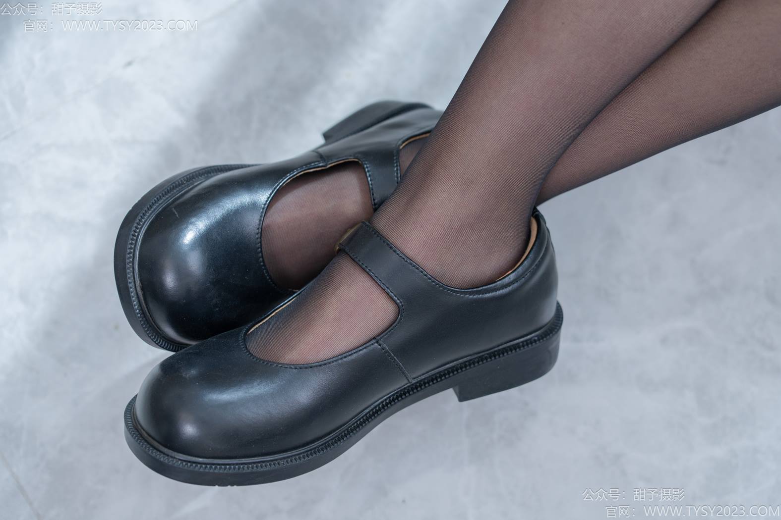 图片[17]-甜予摄影 NO.195 贝壳-皮鞋、薄黑丝、裸足、足印剧情[100P] – 速更版-美库