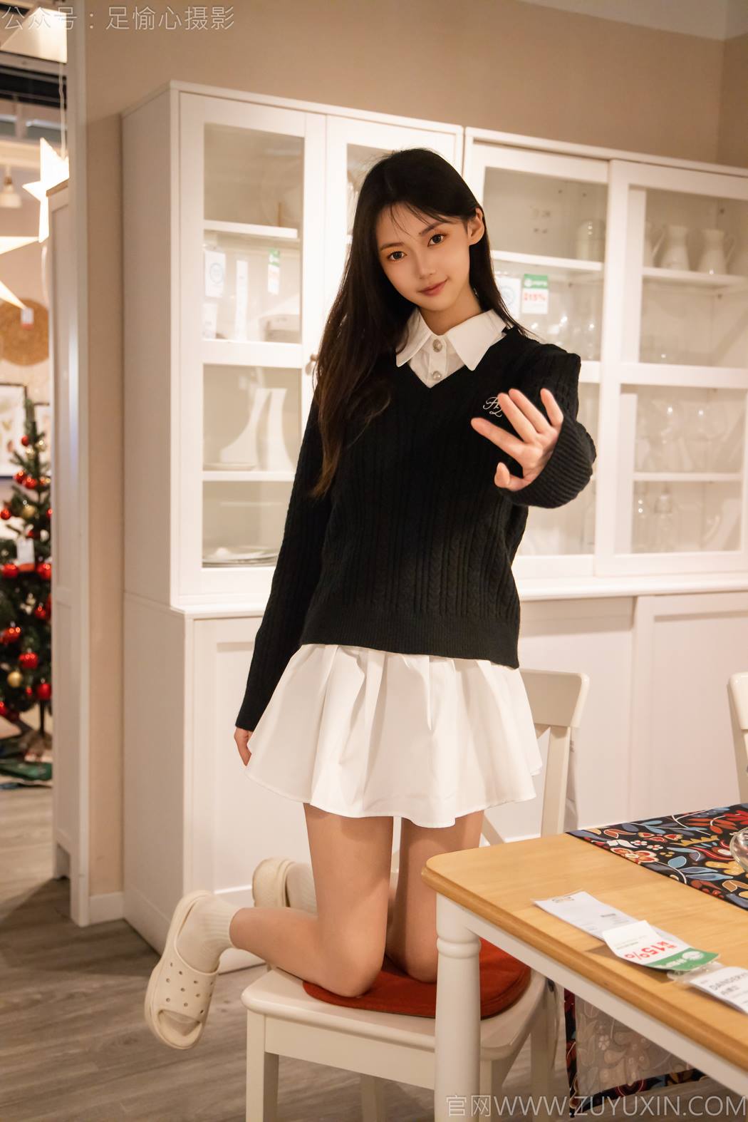 图片[25]-足愉心 NO.013 鹿鹿（搭配：黑色毛衣、白色短裙、洞洞鞋、白色棉袜、裸足）[90P] – 速更版-美库