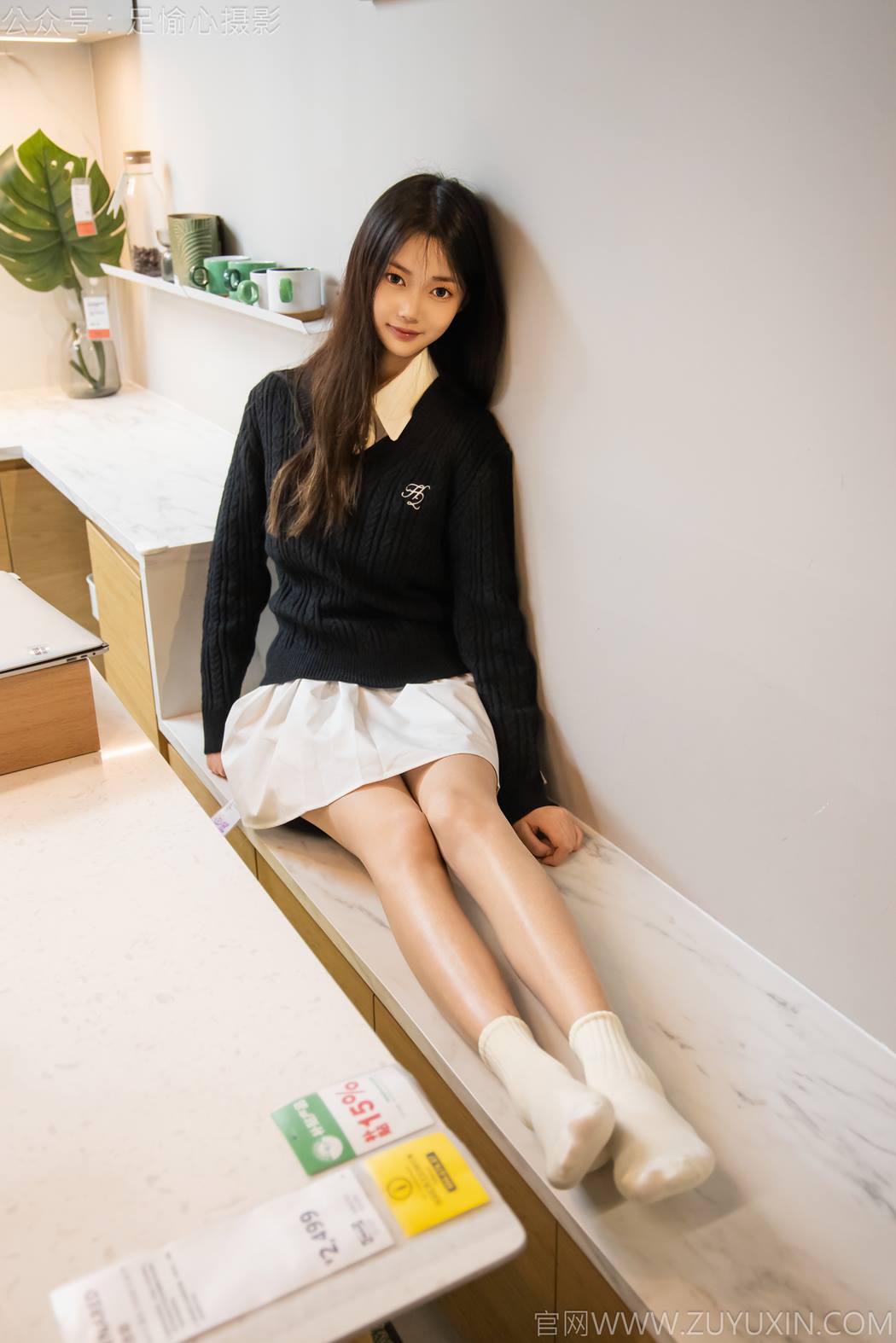 图片[35]-足愉心 NO.013 鹿鹿（搭配：黑色毛衣、白色短裙、洞洞鞋、白色棉袜、裸足）[90P] – 速更版-美库