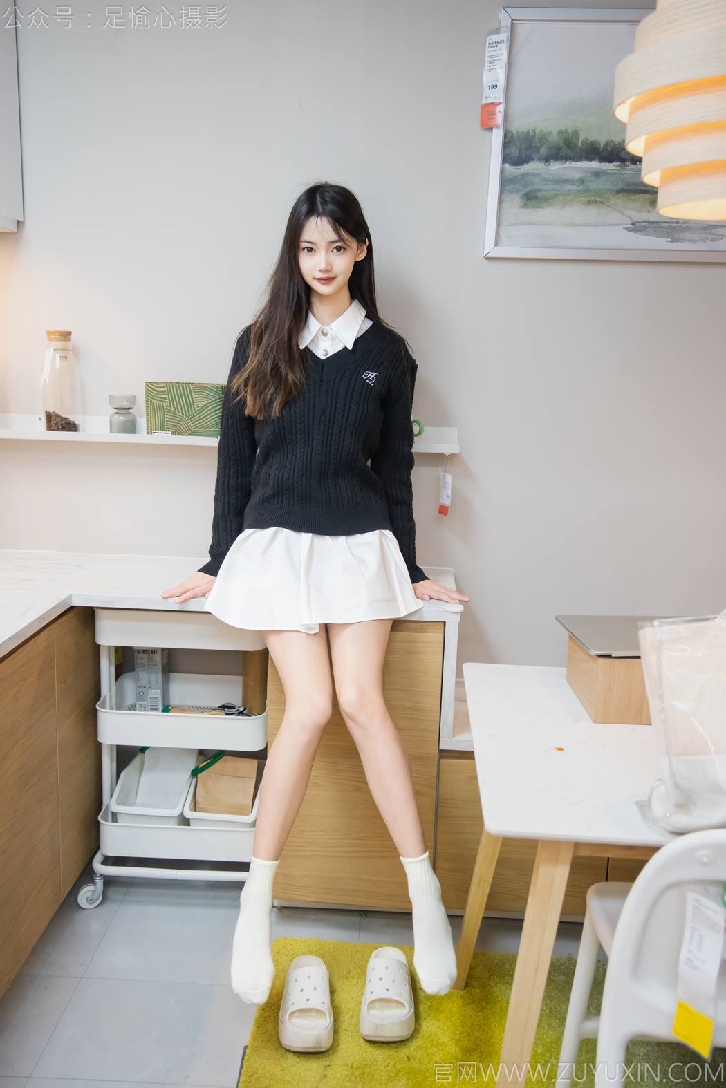 图片[41]-足愉心 NO.013 鹿鹿（搭配：黑色毛衣、白色短裙、洞洞鞋、白色棉袜、裸足）[90P] – 速更版-美库