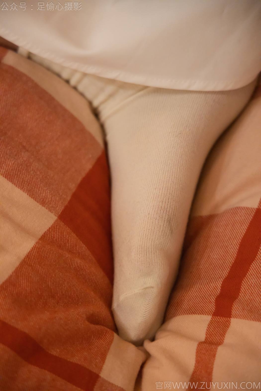 图片[63]-足愉心 NO.013 鹿鹿（搭配：黑色毛衣、白色短裙、洞洞鞋、白色棉袜、裸足）[90P] – 速更版-美库