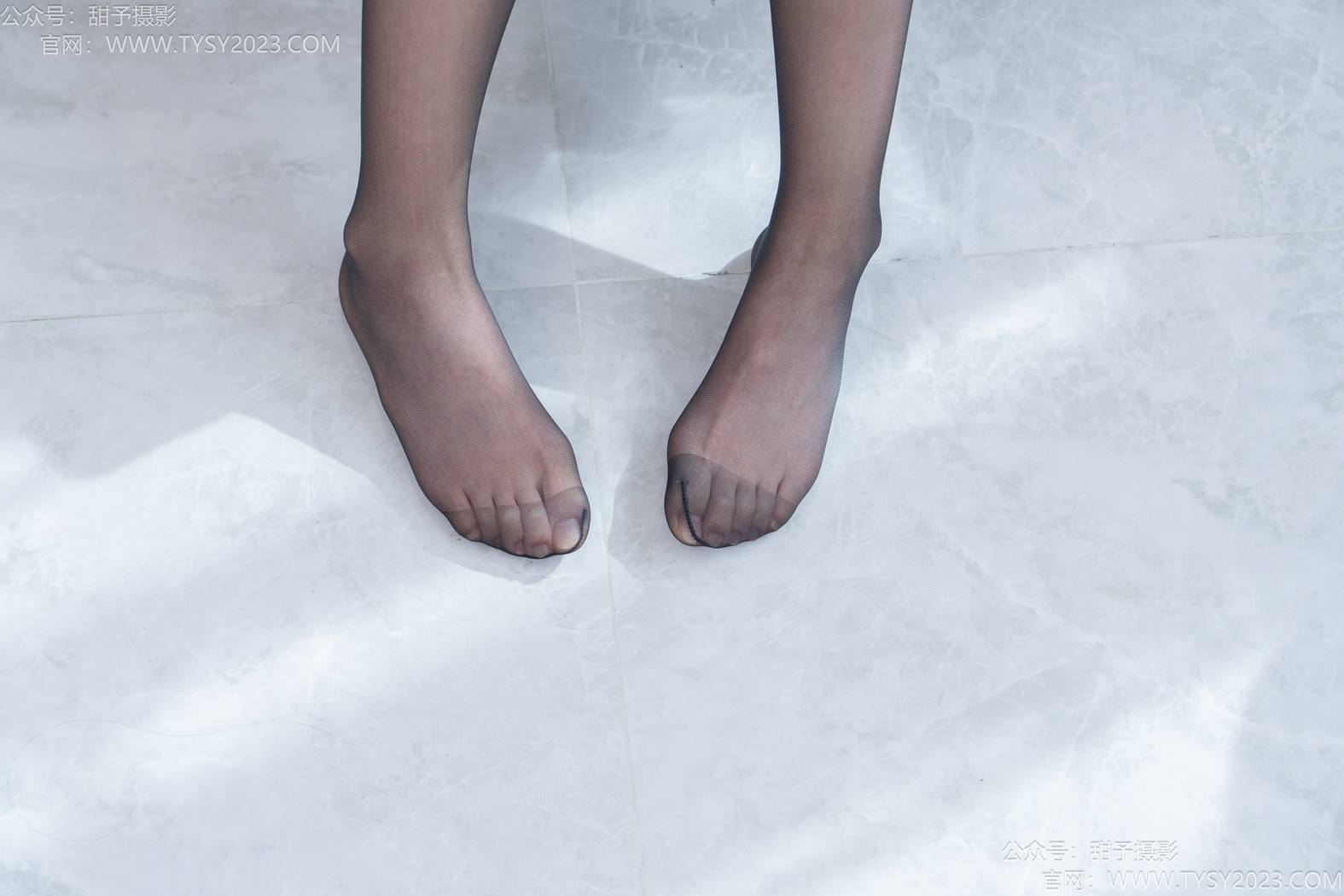 图片[56]-甜予摄影 NO.195 贝壳-皮鞋、薄黑丝、裸足、足印剧情[100P] – 速更版-美库