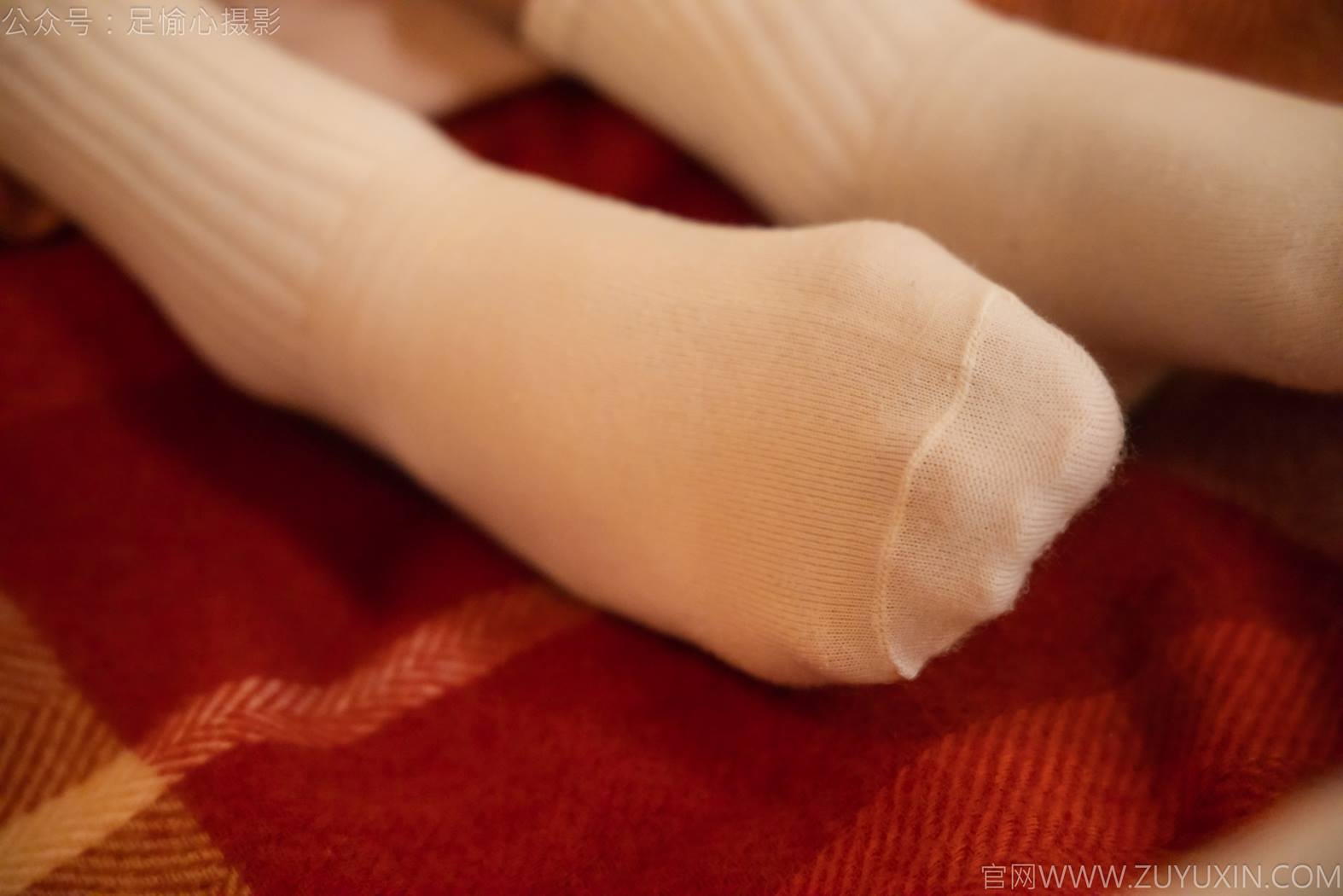 图片[67]-足愉心 NO.013 鹿鹿（搭配：黑色毛衣、白色短裙、洞洞鞋、白色棉袜、裸足）[90P] – 速更版-美库