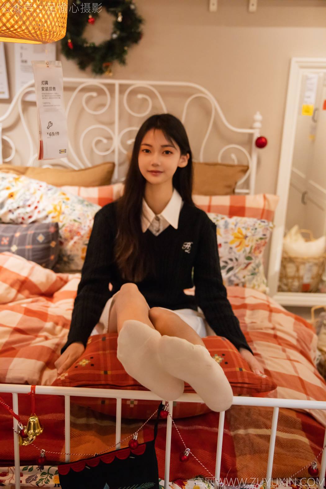 图片[70]-足愉心 NO.013 鹿鹿（搭配：黑色毛衣、白色短裙、洞洞鞋、白色棉袜、裸足）[90P] – 速更版-美库