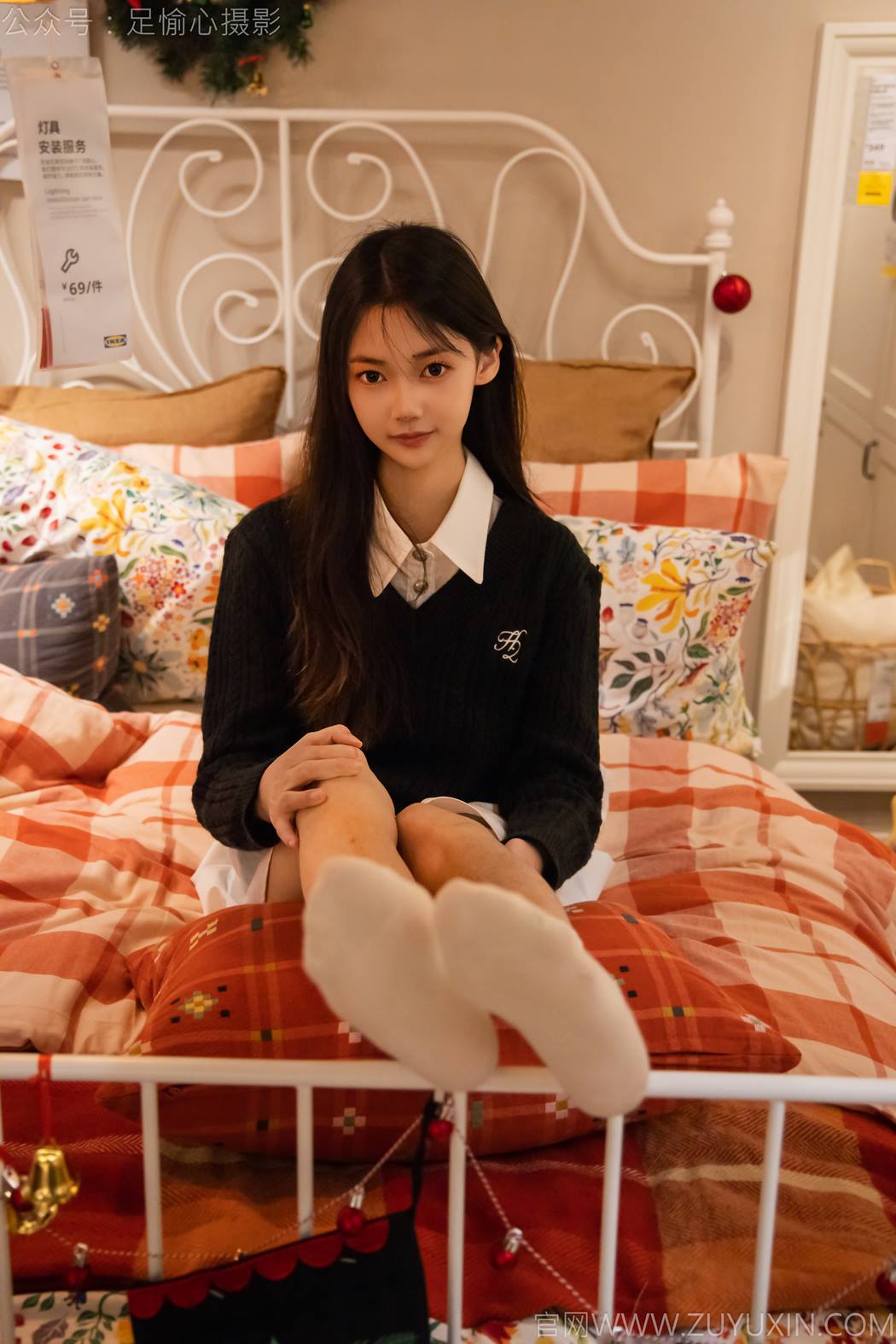 图片[71]-足愉心 NO.013 鹿鹿（搭配：黑色毛衣、白色短裙、洞洞鞋、白色棉袜、裸足）[90P] – 速更版-美库