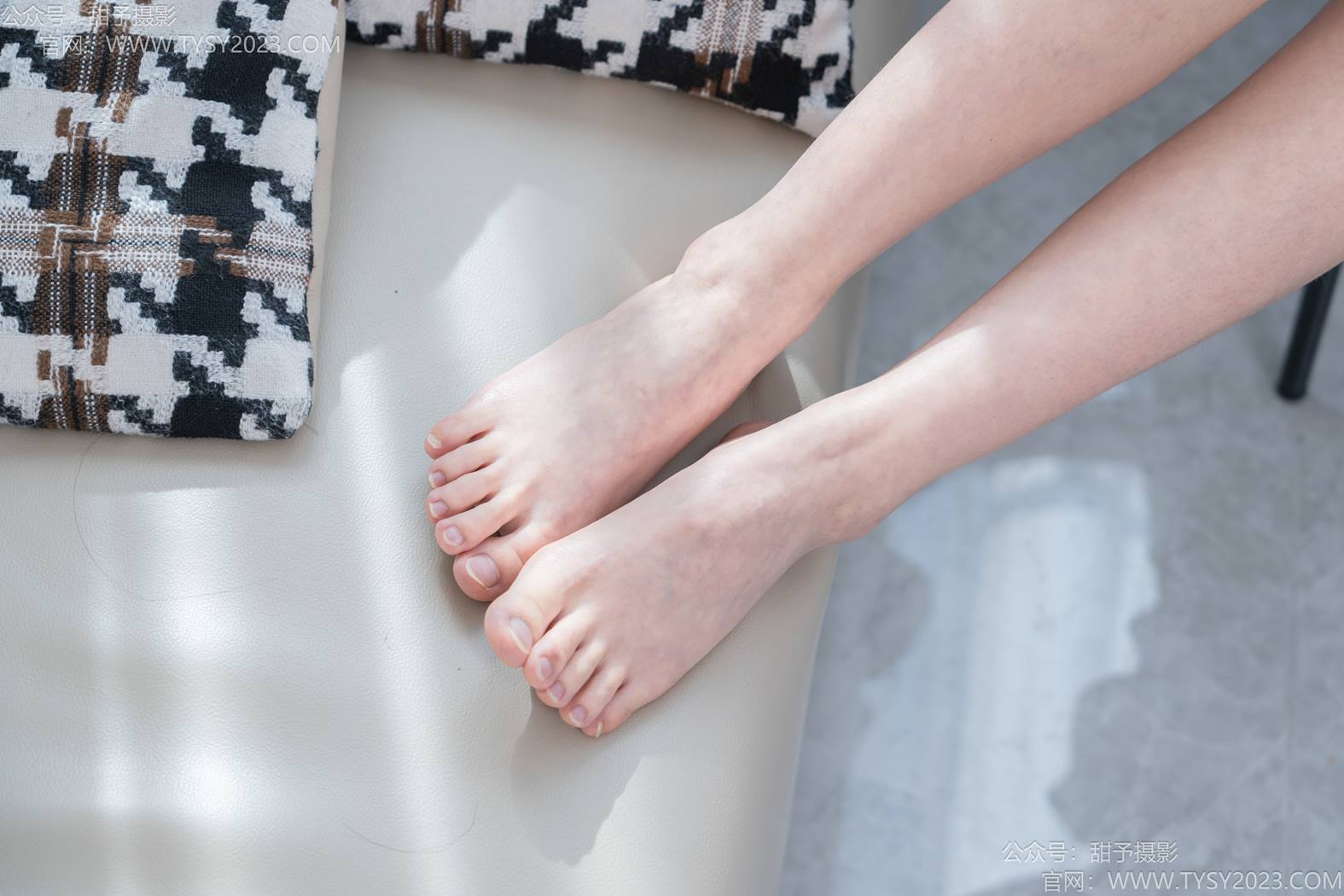 图片[82]-甜予摄影 NO.195 贝壳-皮鞋、薄黑丝、裸足、足印剧情[100P] – 速更版-美库