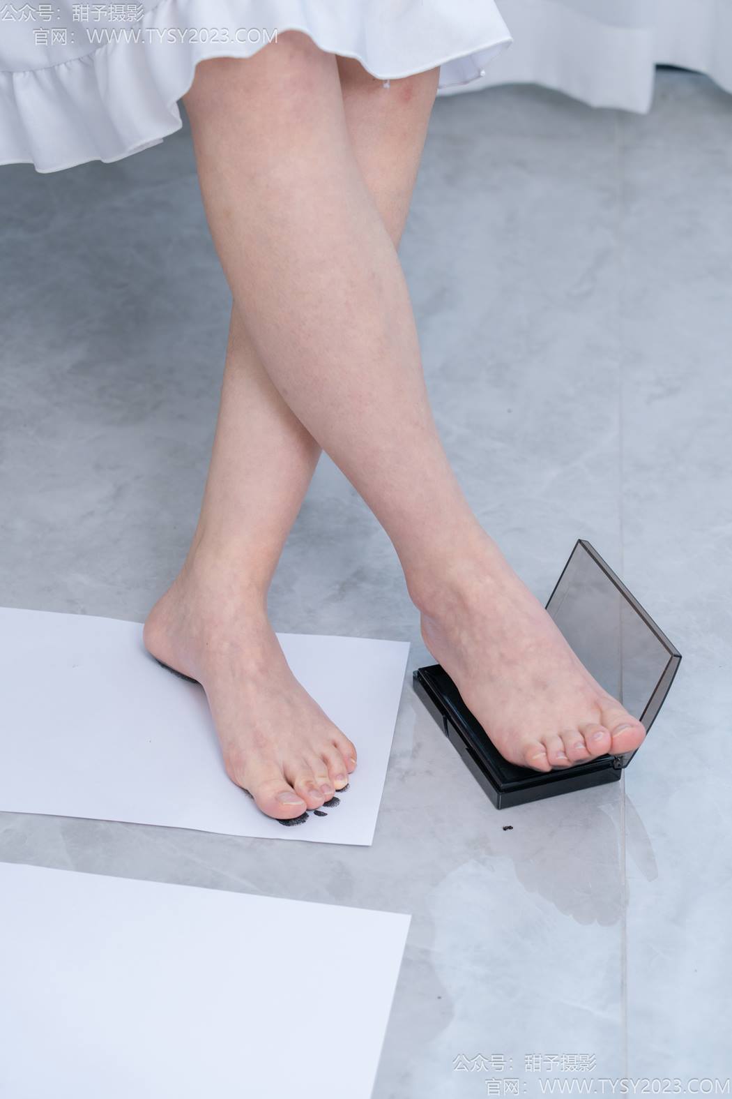 图片[91]-甜予摄影 NO.195 贝壳-皮鞋、薄黑丝、裸足、足印剧情[100P] – 速更版-美库