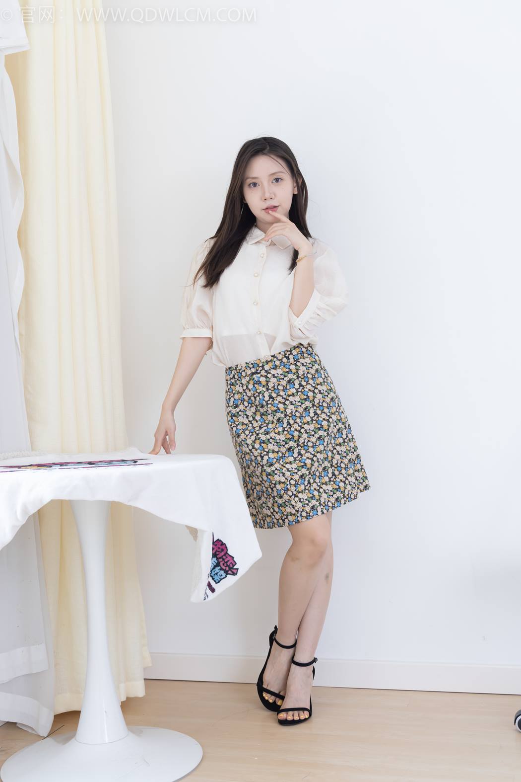 图片[96]-物恋传媒 NO.2409 小曦-三双高跟鞋、薄肉丝、裸足[155P] – 速更版-美库