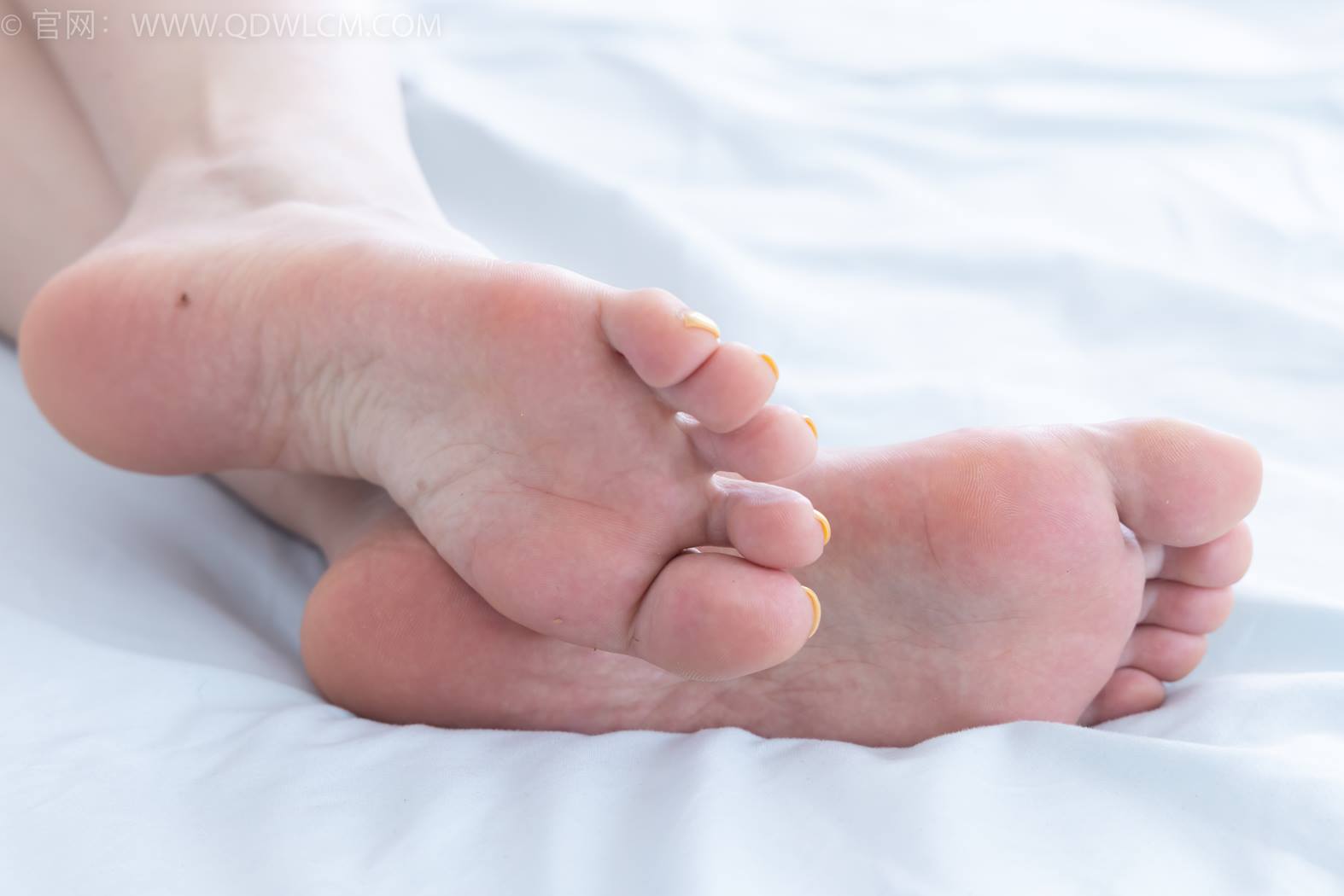 图片[133]-物恋传媒 NO.2409 小曦-三双高跟鞋、薄肉丝、裸足[155P] – 速更版-美库