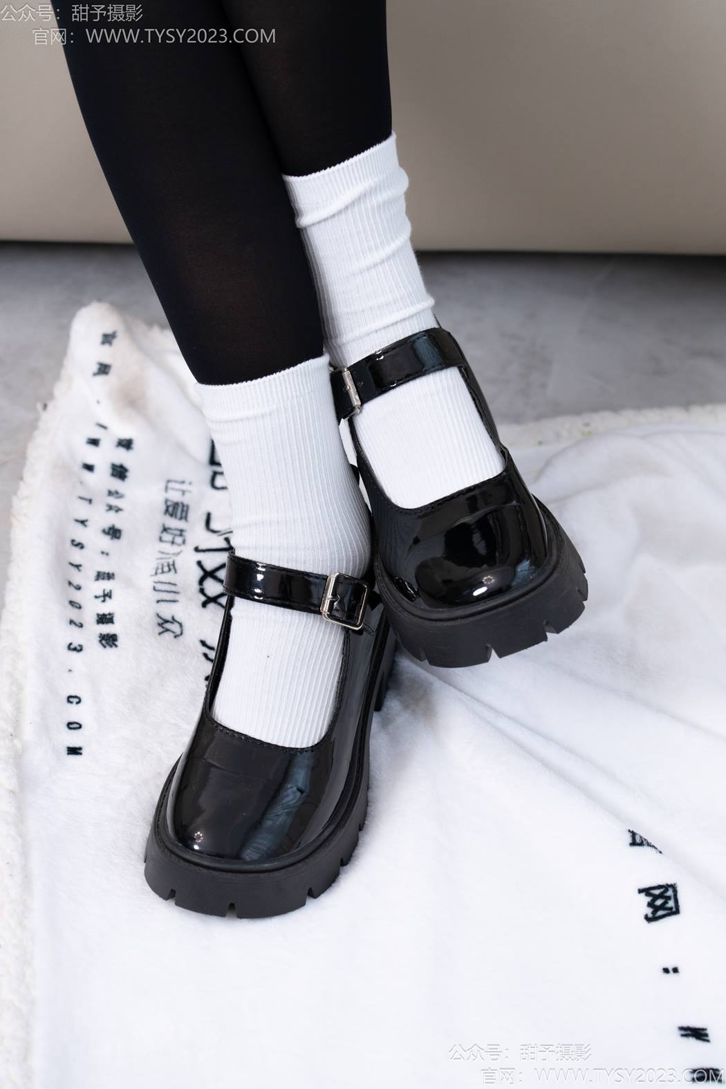 图片[18]-甜予摄影 NO.196 知知-皮鞋、高跟鞋、白棉袜、小腿袜、肉丝、黑丝[144P] – 速更版-美库