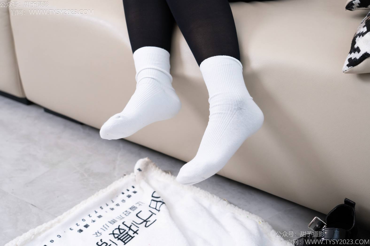 图片[35]-甜予摄影 NO.196 知知-皮鞋、高跟鞋、白棉袜、小腿袜、肉丝、黑丝[144P] – 速更版-美库